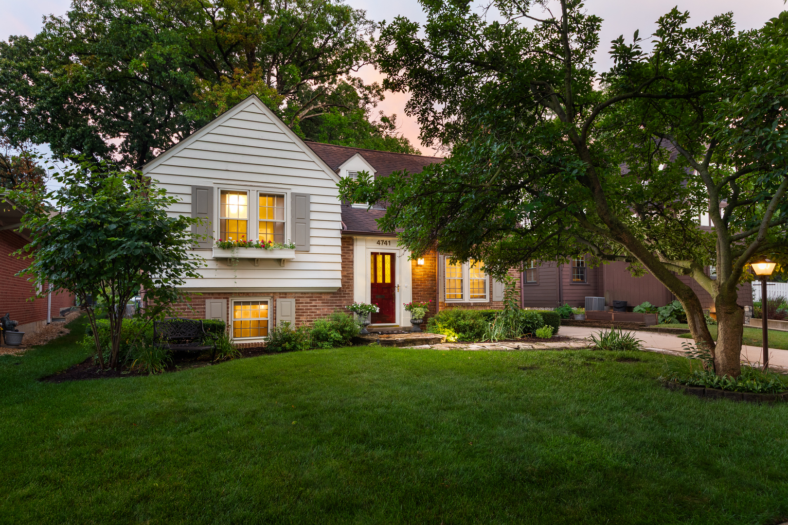 Downers Grove, Illinois, 60515, United States, 3 Bedrooms Bedrooms, ,3 BathroomsBathrooms,Residential,For Sale,1925036
