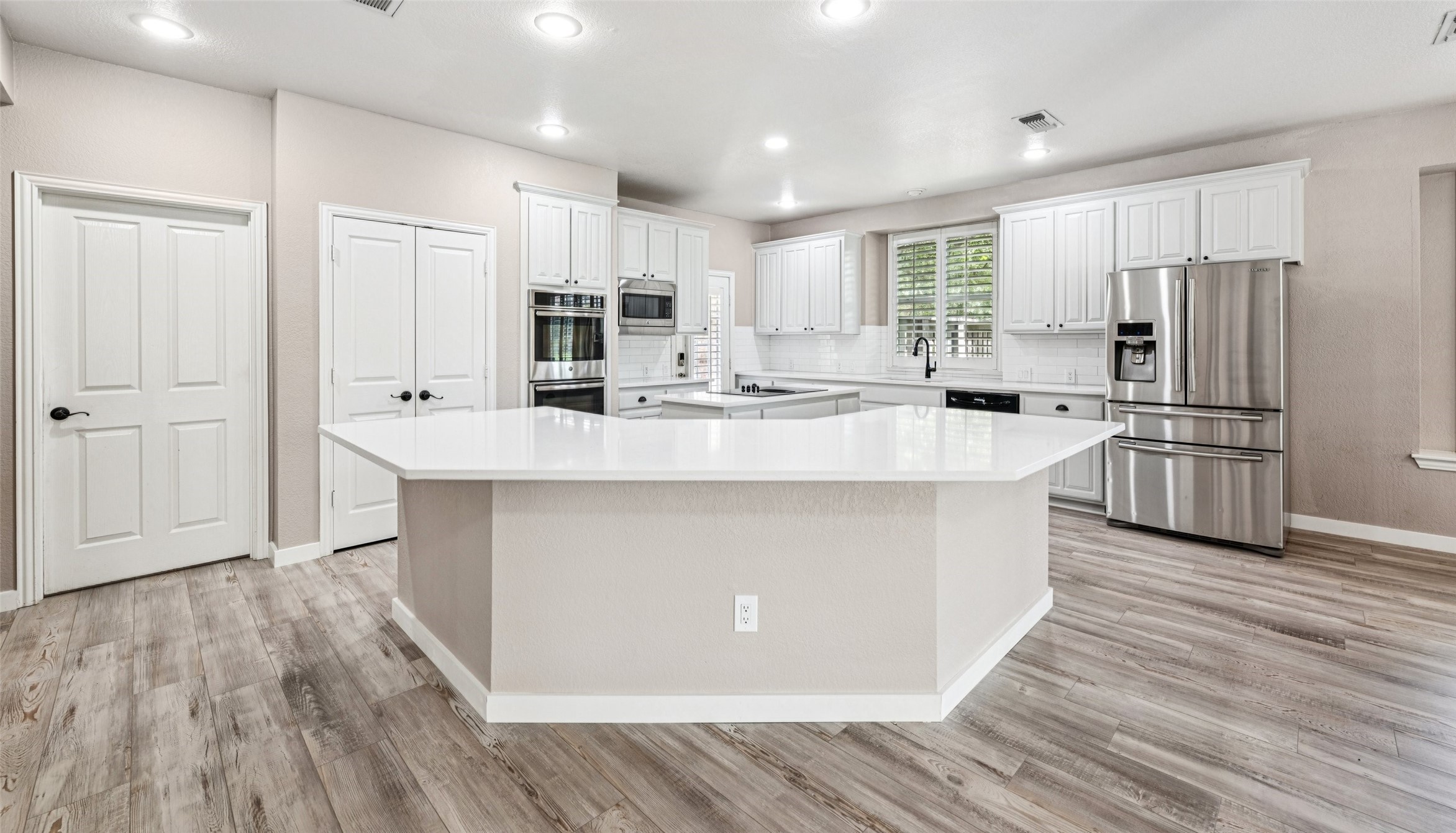 Southlake, Texas, 76092, United States, 4 Bedrooms Bedrooms, ,4 BathroomsBathrooms,Residential,For Sale,1883511