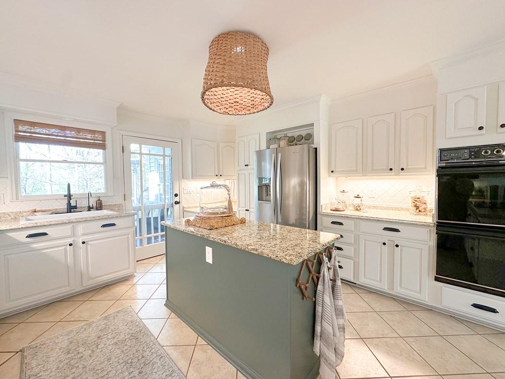 Calhoun, Georgia, 30701, United States, 4 Bedrooms Bedrooms, ,3 BathroomsBathrooms,Residential,For Sale,1762093