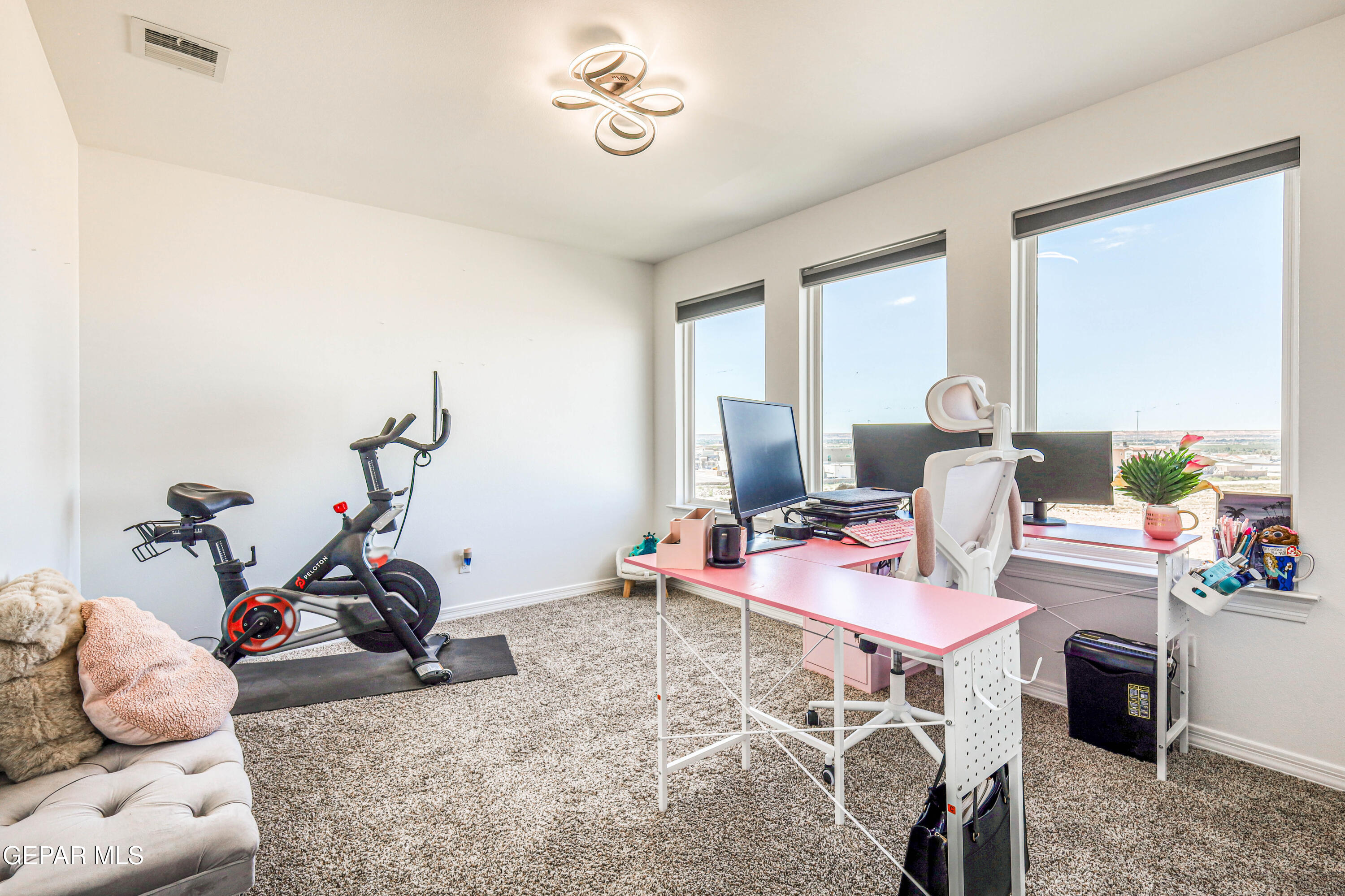 El Paso, Texas, 79911, United States, 5 Bedrooms Bedrooms, ,4 BathroomsBathrooms,Residential,For Sale,1969245