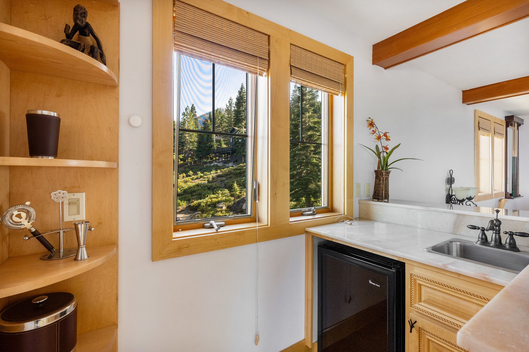  West Shore Mountain Retreat with Breathtaking Lake Views - 物件實景