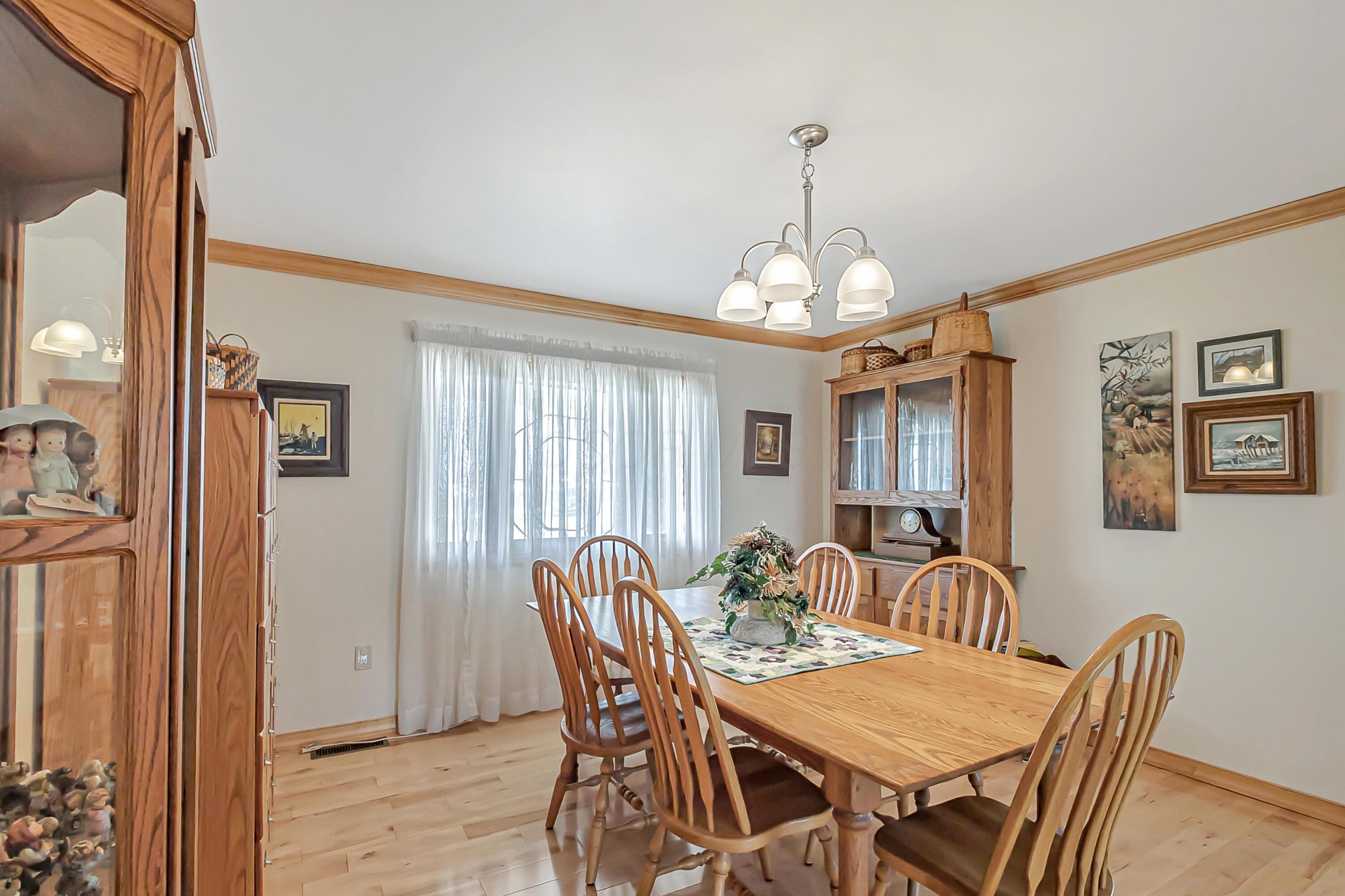 Zanesville, Ohio, 43701, United States, 4 Bedrooms Bedrooms, ,3 BathroomsBathrooms,Residential,For Sale,1766753
