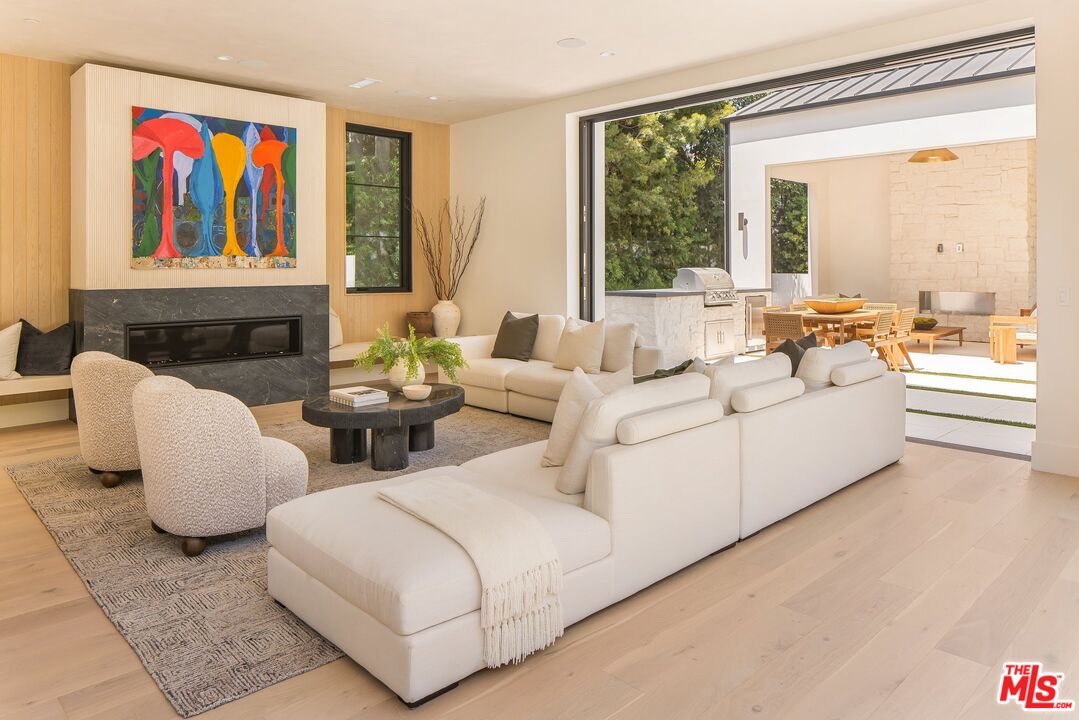 Los Angeles, California, 90049, United States, 5 Bedrooms Bedrooms, ,3 BathroomsBathrooms,Residential,For Sale,1839044