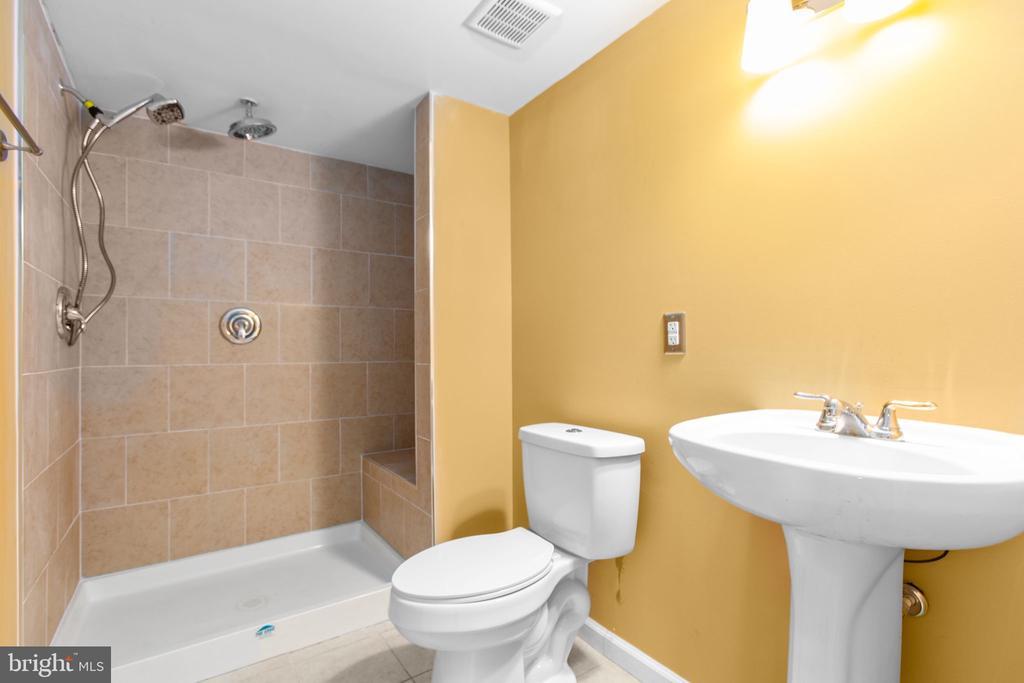 Fredericksburg, Virginia, 22407, United States, 4 Bedrooms Bedrooms, ,4 BathroomsBathrooms,Residential,For Sale,1883172