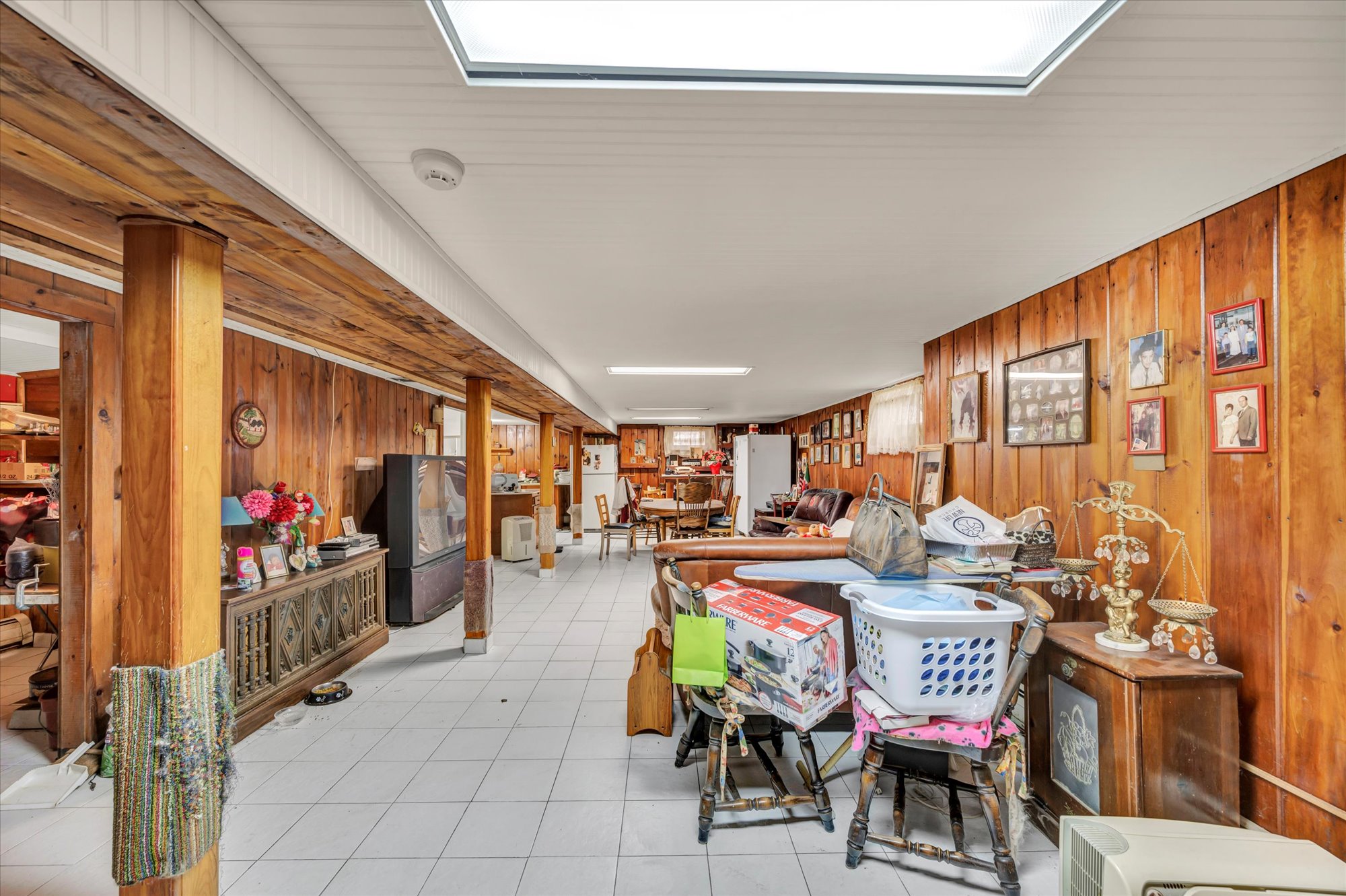 Trumbull, Connecticut, 06611, United States, 3 Bedrooms Bedrooms, ,2 BathroomsBathrooms,Residential,For Sale,1999196