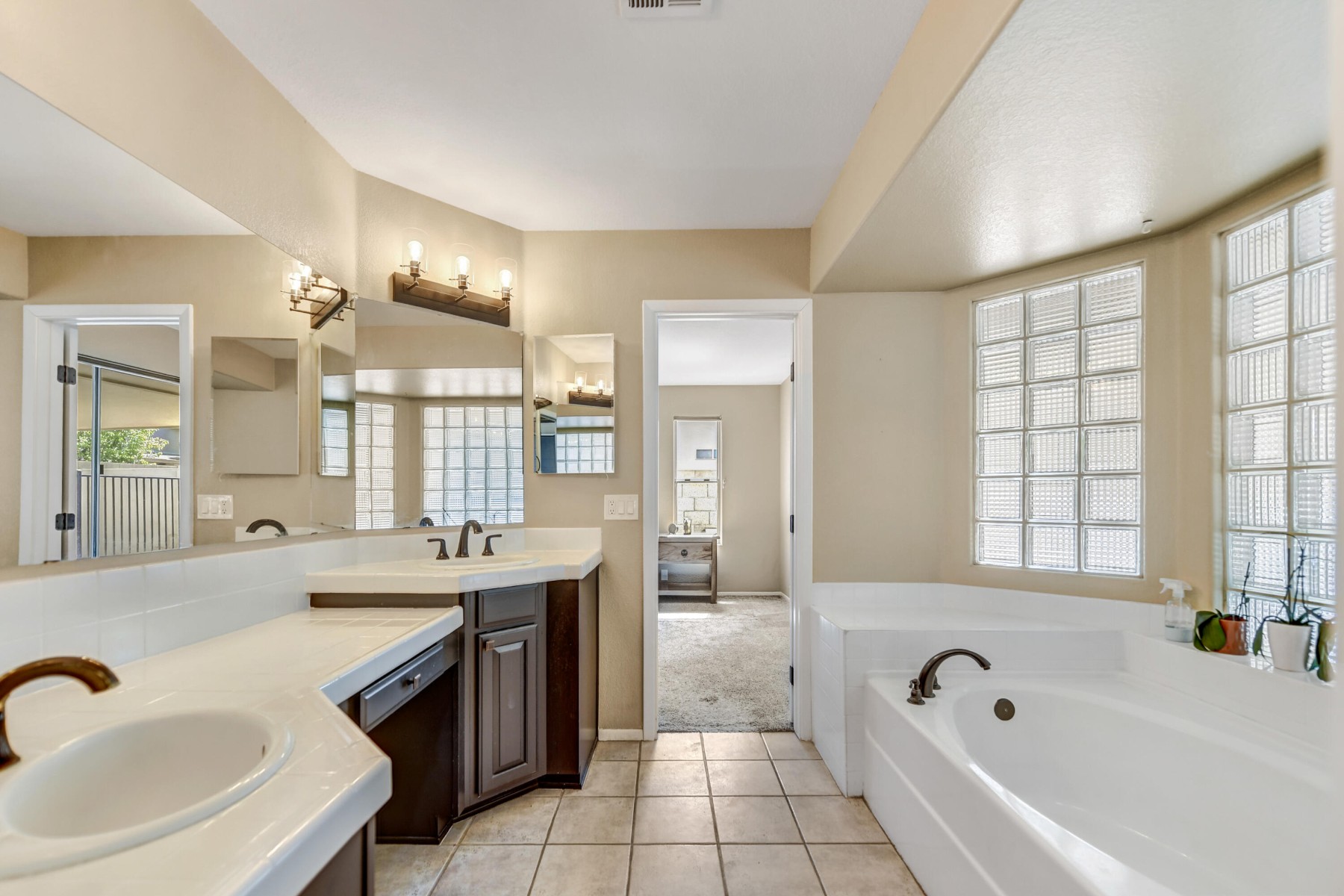  Camelot Village - 物件實景