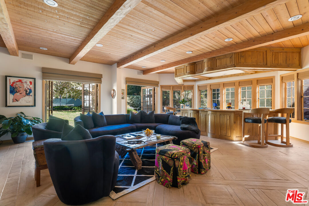 Beverly Hills, California, 90210, United States, 7 Bedrooms Bedrooms, ,9 BathroomsBathrooms,Residential,For Sale,1933482