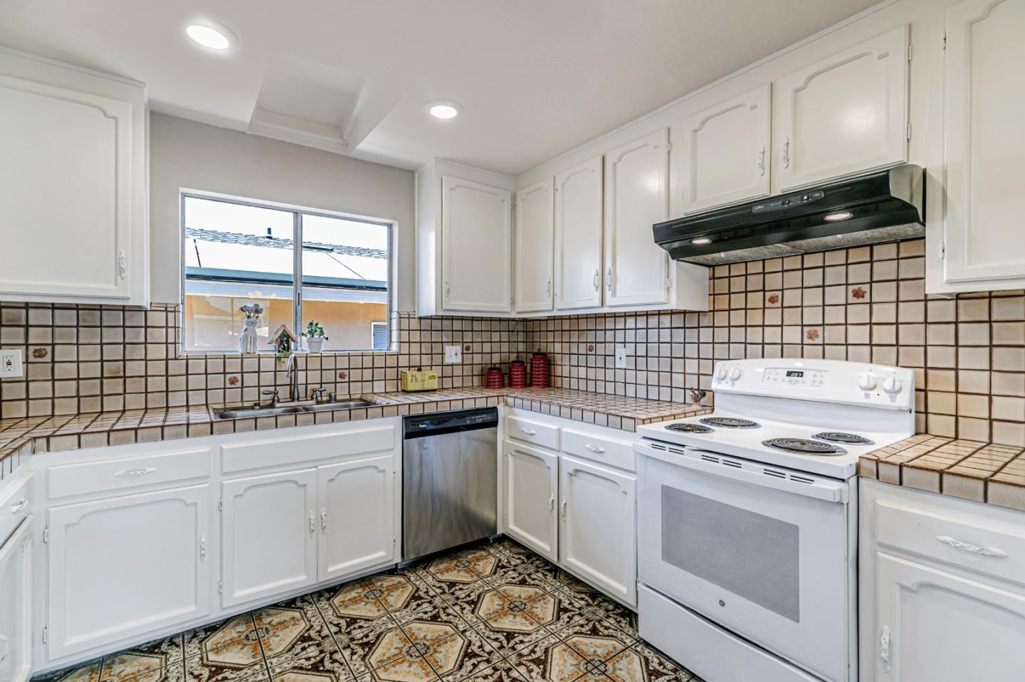 San Jose, California, 95116, United States, 3 Bedrooms Bedrooms, ,2 BathroomsBathrooms,Residential,For Sale,1903295