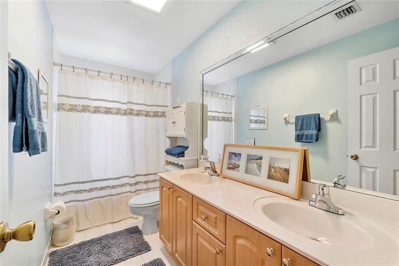 Davie, Florida, 33325, United States, 4 Bedrooms Bedrooms, ,3 BathroomsBathrooms,Residential,For Sale,1837198