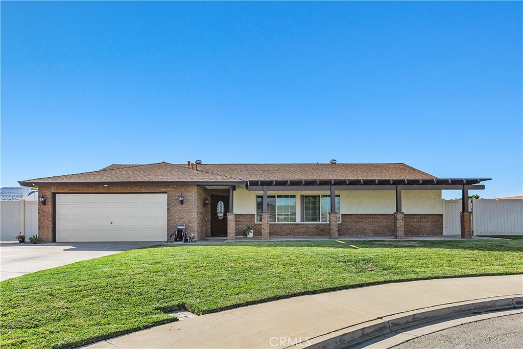 Jurupa Valley, California, 92509, United States, 4 Bedrooms Bedrooms, ,2 BathroomsBathrooms,Residential,For Sale,1987819