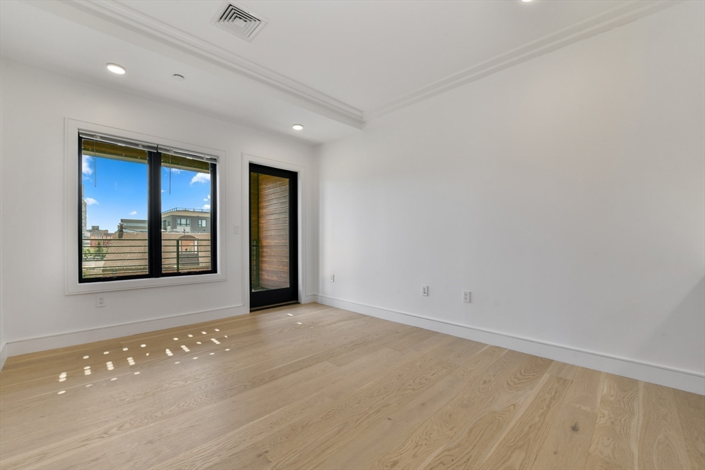 Boston, Massachusetts, 02135, United States, 2 Bedrooms Bedrooms, ,2 BathroomsBathrooms,Residential,For Sale,1873644