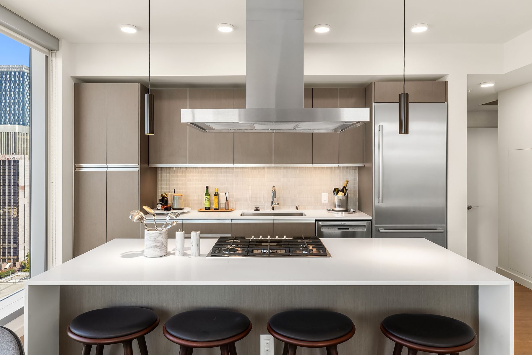  800 Columbia Street Unit #1711, Seattle, WA 98104 - 物件實景
