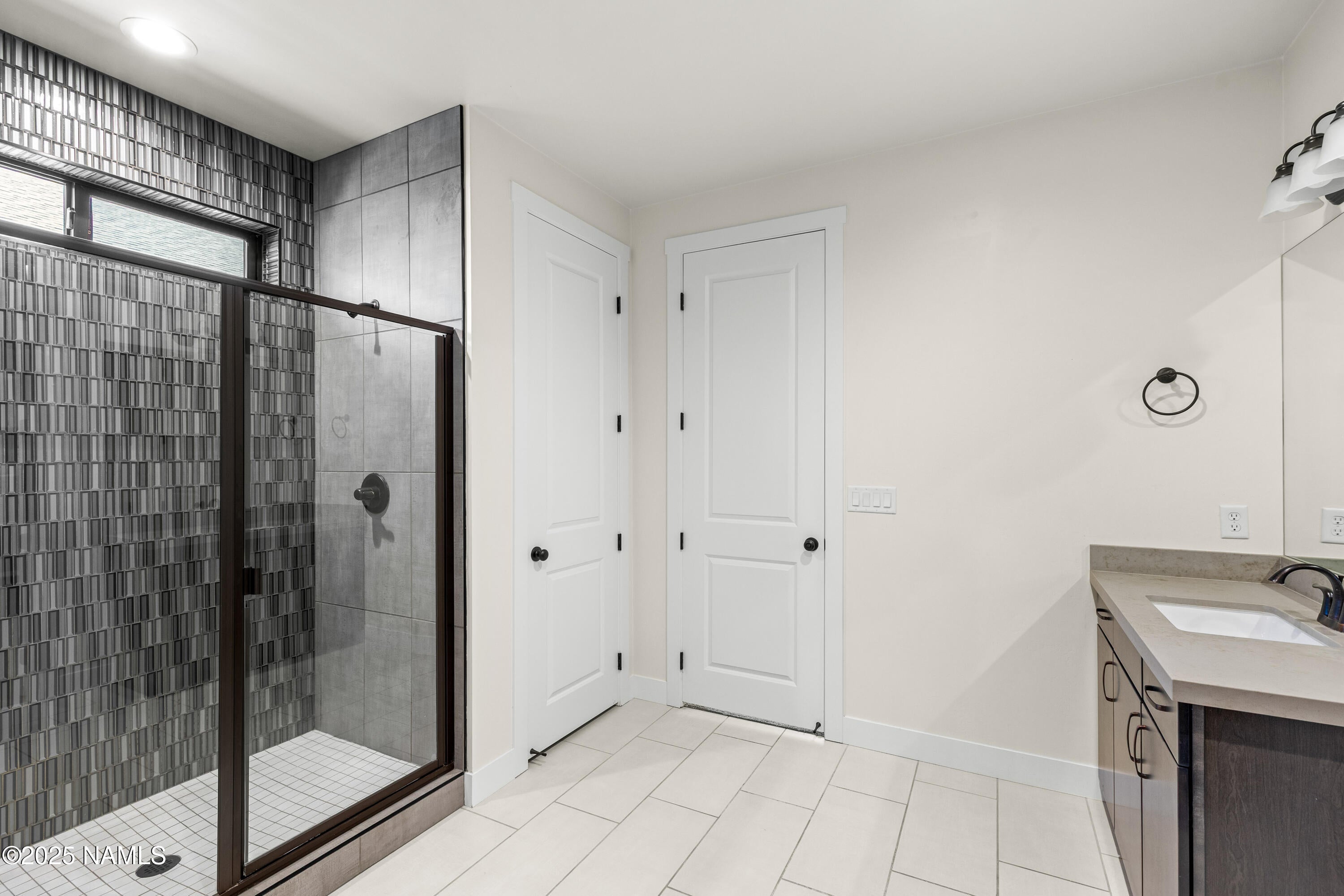 Flagstaff, Arizona, 86001, United States, 5 Bedrooms Bedrooms, ,4 BathroomsBathrooms,Residential,For Sale,1902555