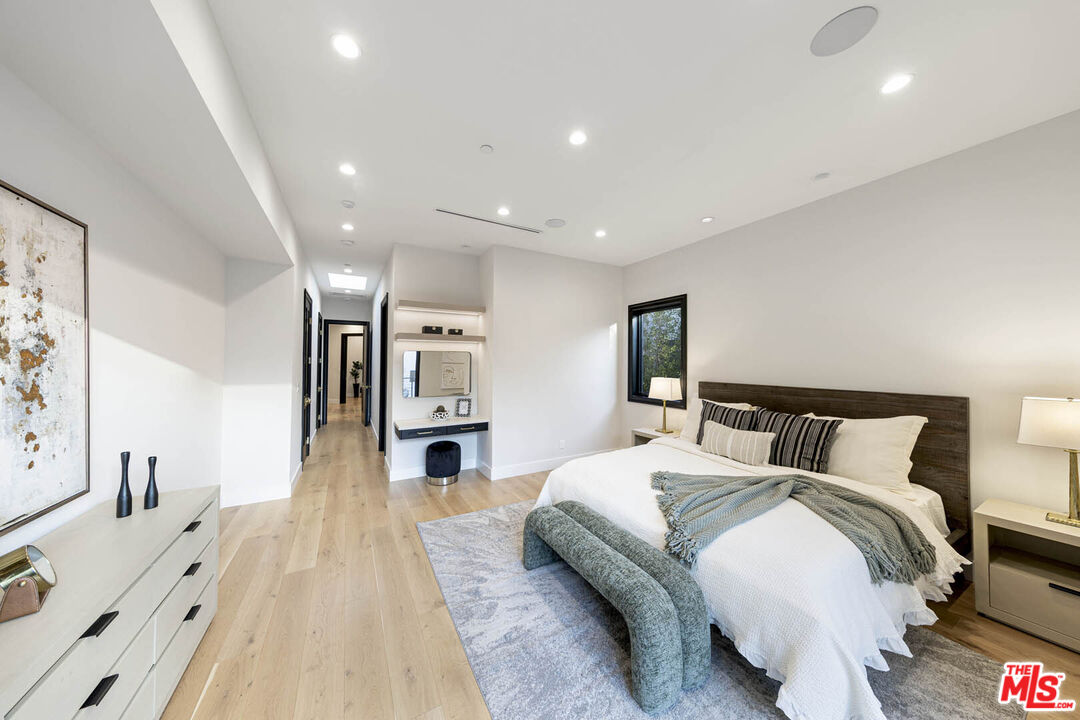 Los Angeles, California, 90048, United States, 4 Bedrooms Bedrooms, ,2 BathroomsBathrooms,Residential,For Sale,1862475