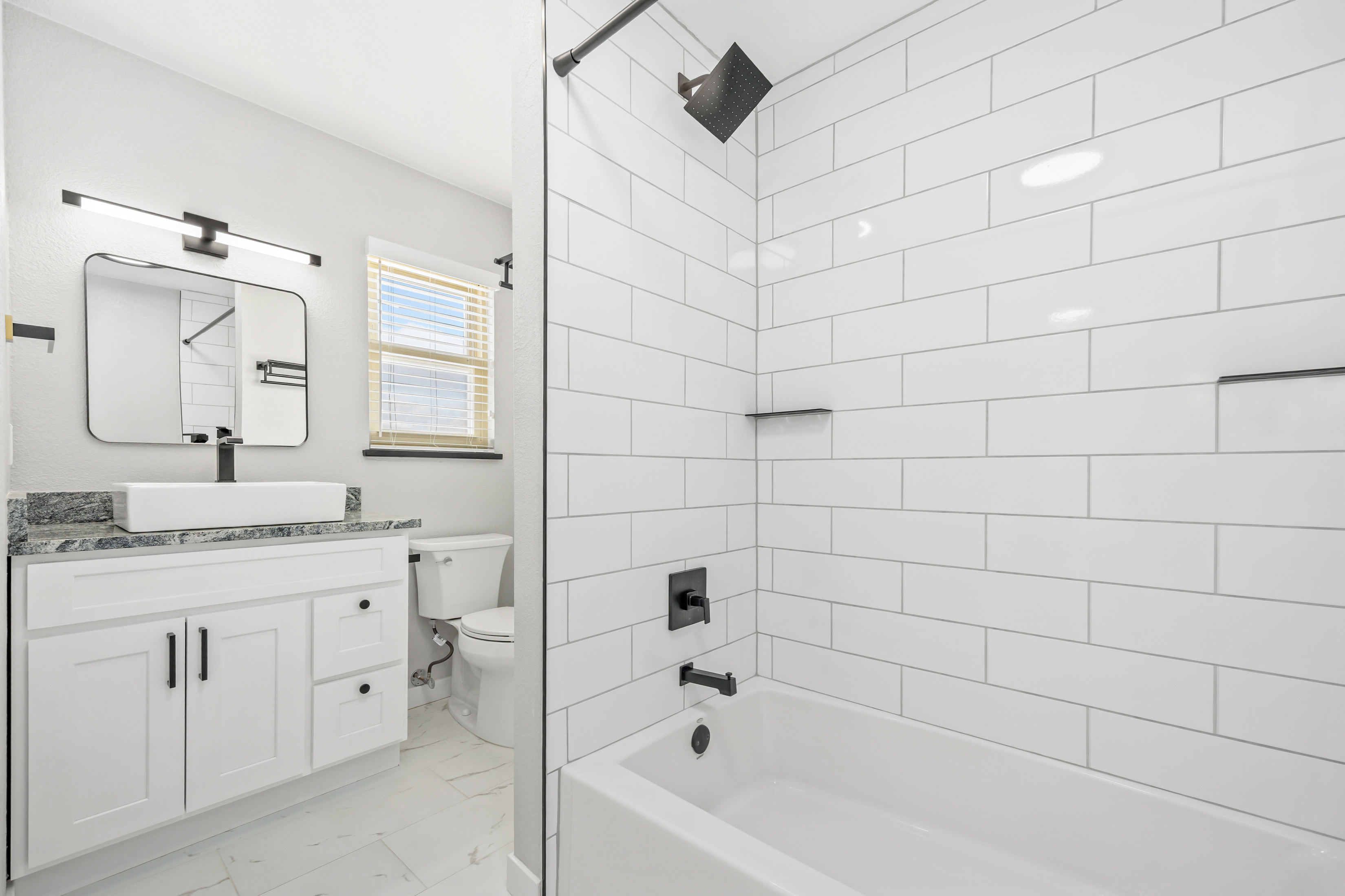  Beautifully renovated home in the desirable Three Fountains community - 物件實景