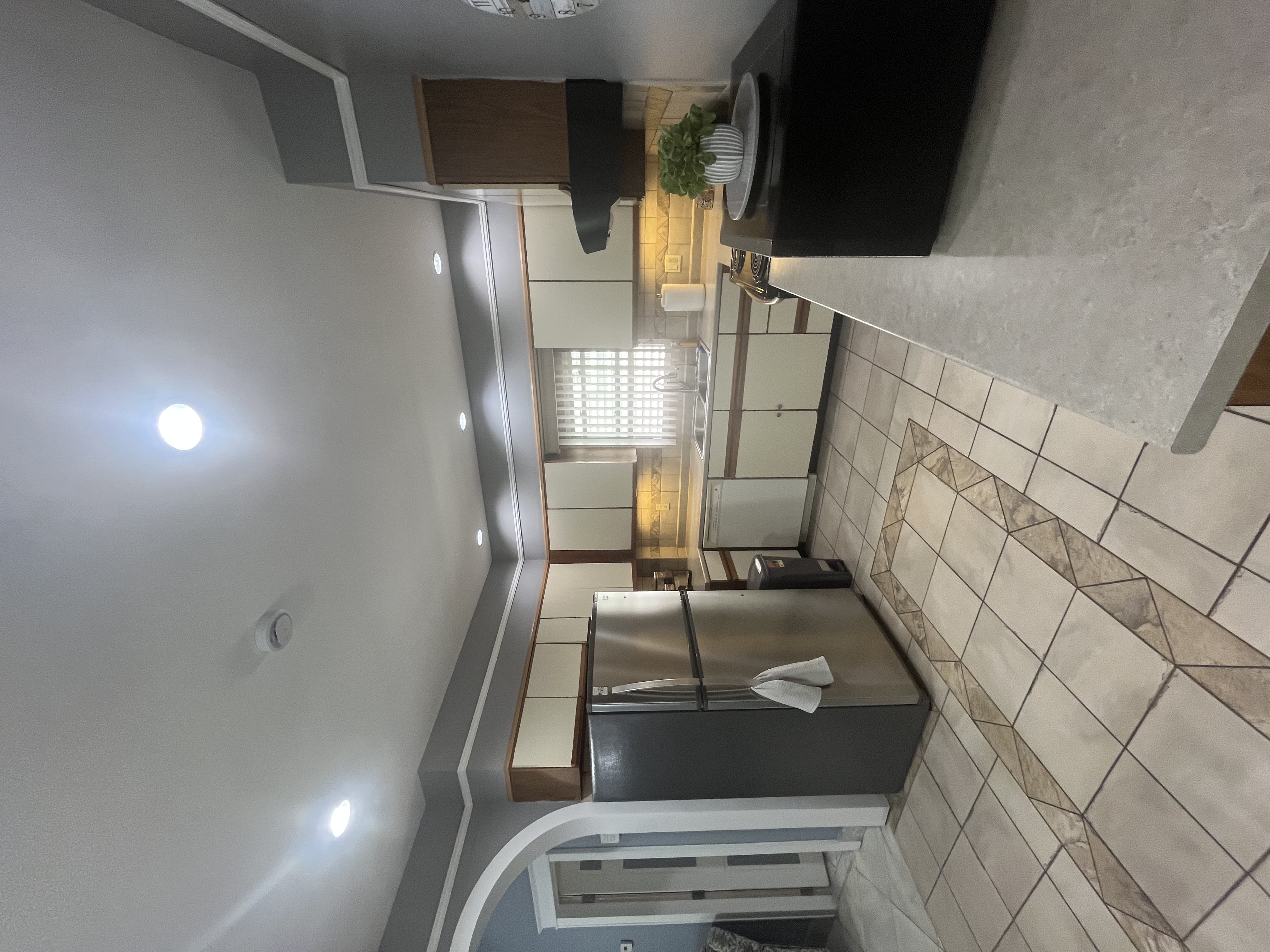 Bronx, New York, 10475, United States, 3 Bedrooms Bedrooms, ,2 BathroomsBathrooms,Residential,For Sale,1974345