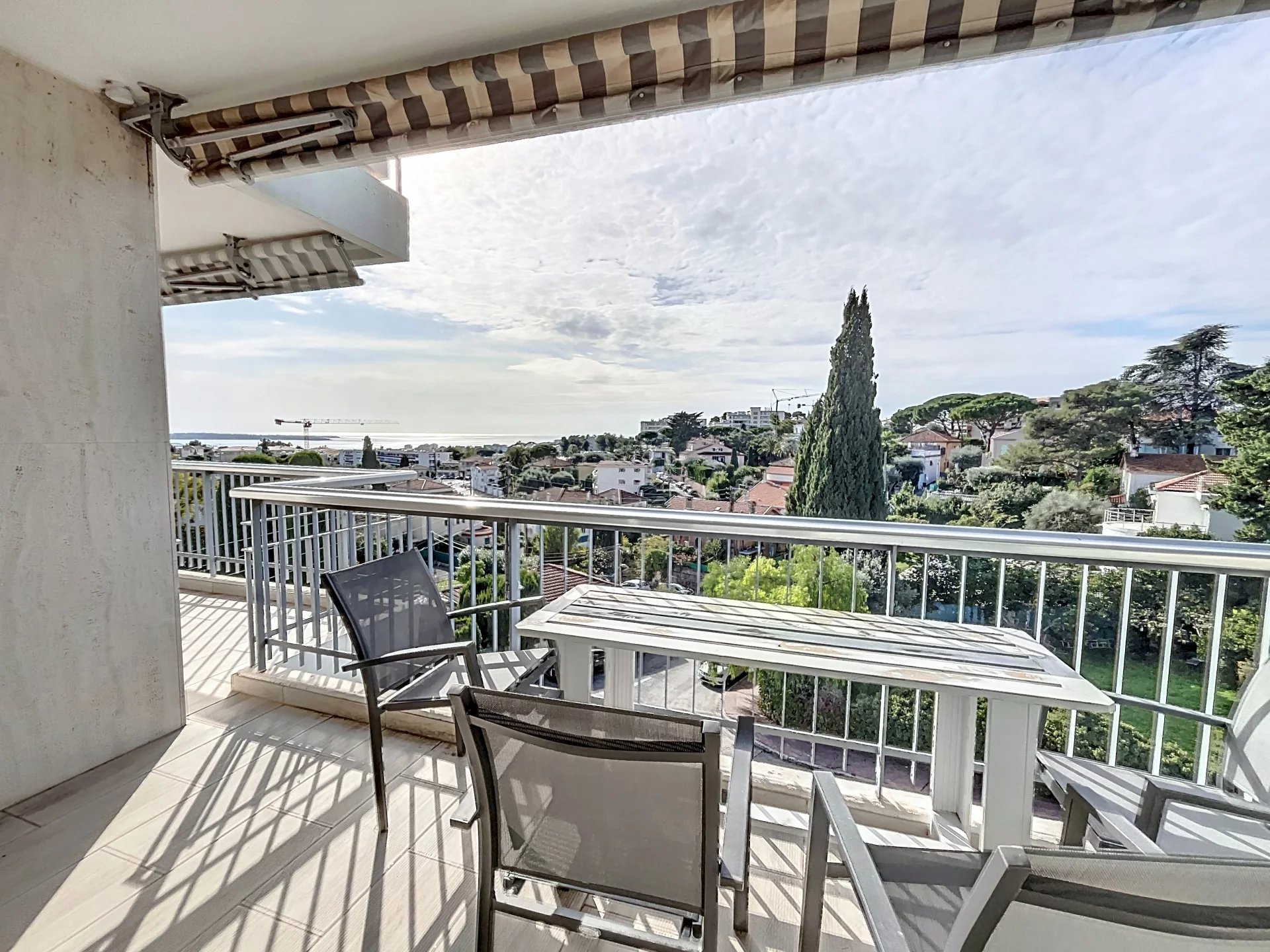 Le Cannet, Provence-Alpes-Côte d’Azur, 06110, FR, 3 Bedrooms Bedrooms, ,2 BathroomsBathrooms,Residential,For Sale,1656167