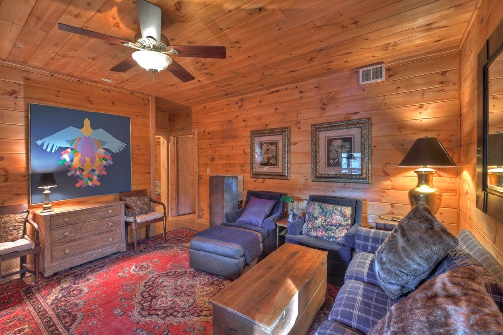 Blue Ridge, Georgia, 30513, United States, 5 Bedrooms Bedrooms, ,3 BathroomsBathrooms,Residential,For Sale,1859045