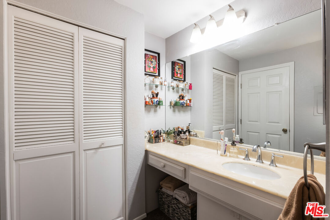 Playa Del Rey, California, 90293, United States, 1 Bedroom Bedrooms, ,1 BathroomBathrooms,Residential,For Sale,1940076