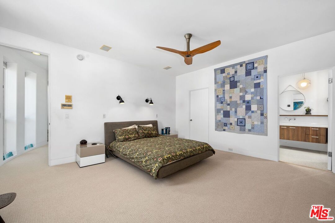 Venice, California, 90291, United States, 4 Bedrooms Bedrooms, ,4 BathroomsBathrooms,Residential,For Sale,1926607