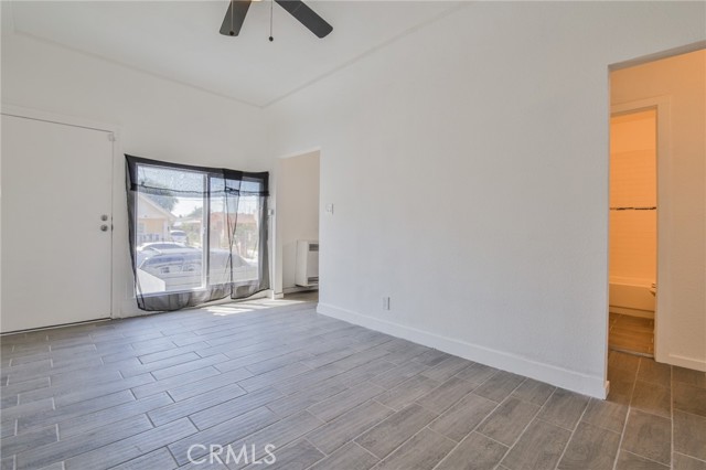 Los Angeles, California, 90001, United States, 4 Bedrooms Bedrooms, ,Residential,For Sale,1928071