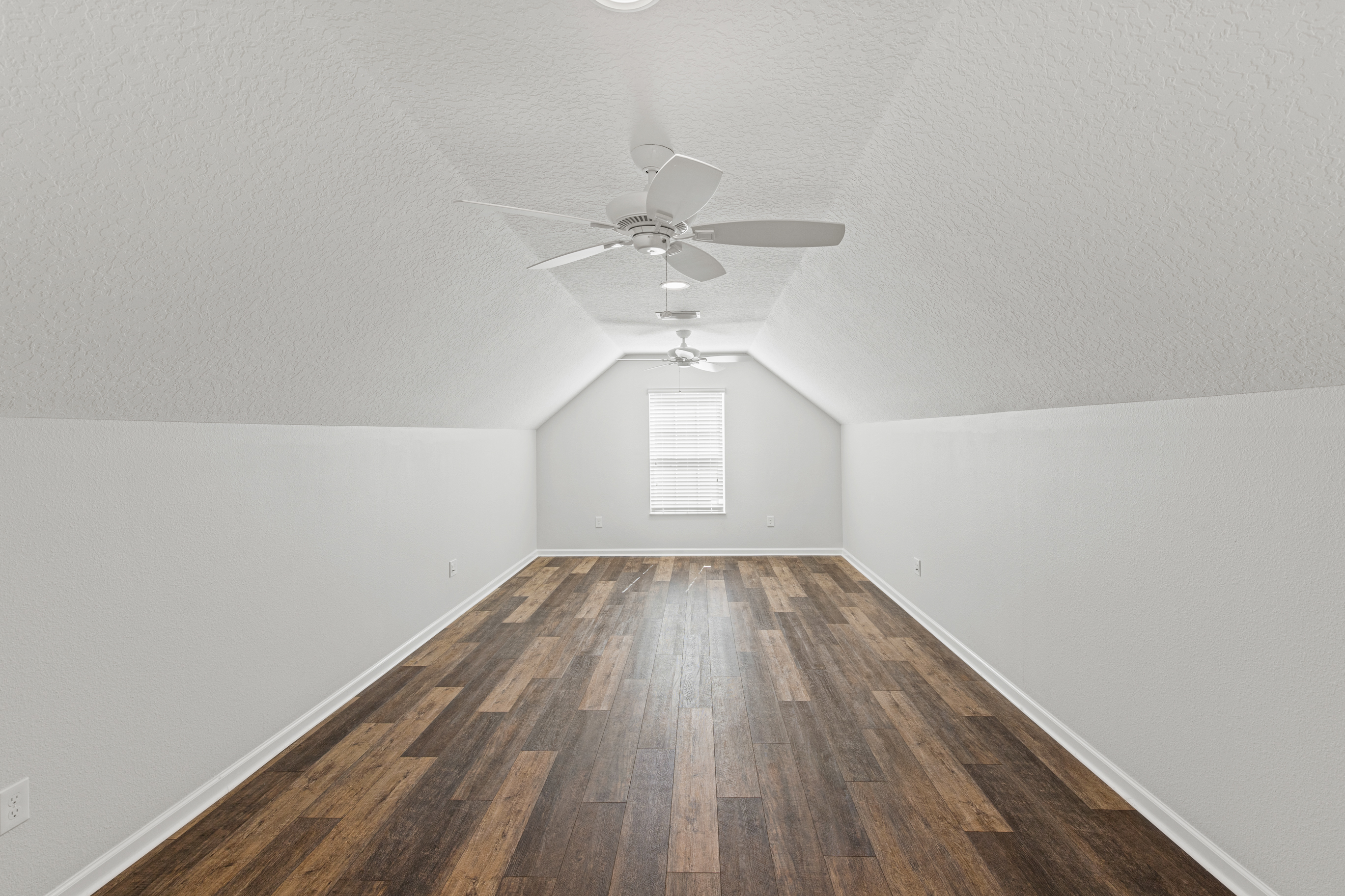 Oxford, Florida, 34484, United States, 3 Bedrooms Bedrooms, ,2 BathroomsBathrooms,Residential,For Sale,1989901