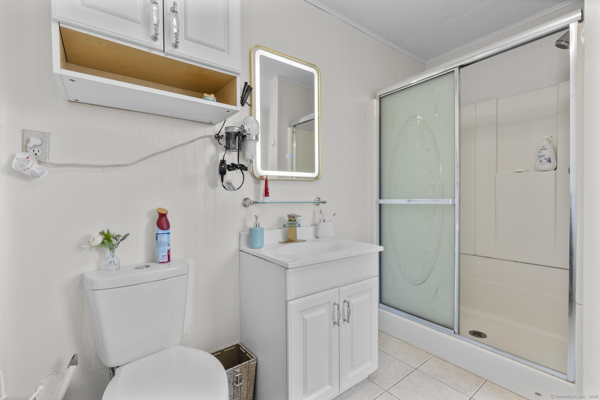 Milford, Connecticut, 06460, United States, 3 Bedrooms Bedrooms, ,2 BathroomsBathrooms,Residential,For Sale,1942081