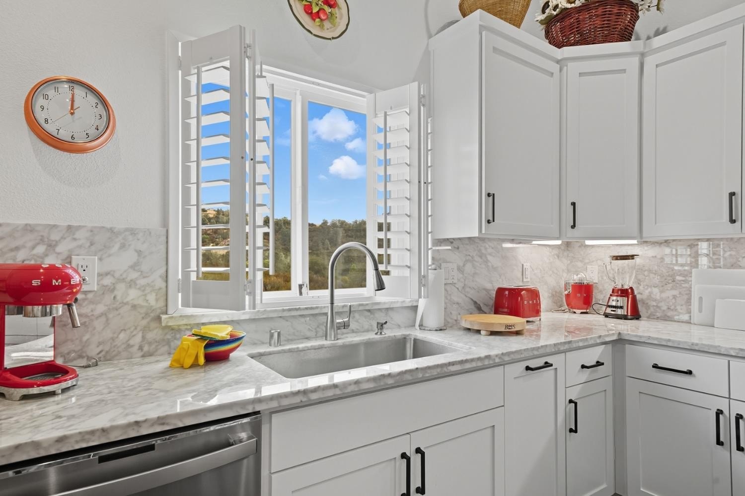 Mountain Ranch, California, 95246, United States, 4 Bedrooms Bedrooms, ,3 BathroomsBathrooms,Residential,For Sale,1976559