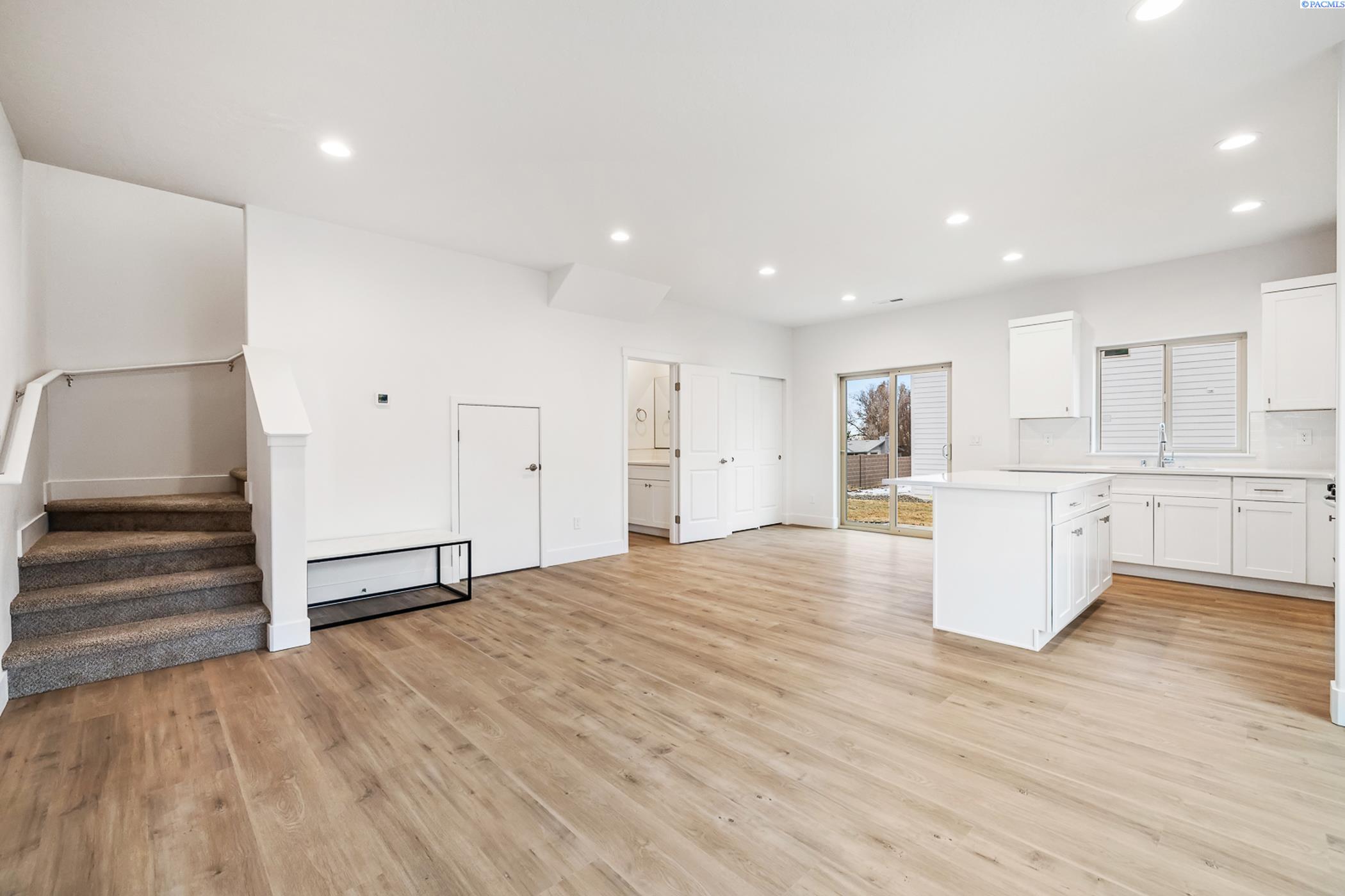 Kennewick, Washington, 99337, United States, 6 Bedrooms Bedrooms, ,Residential,For Sale,1787264