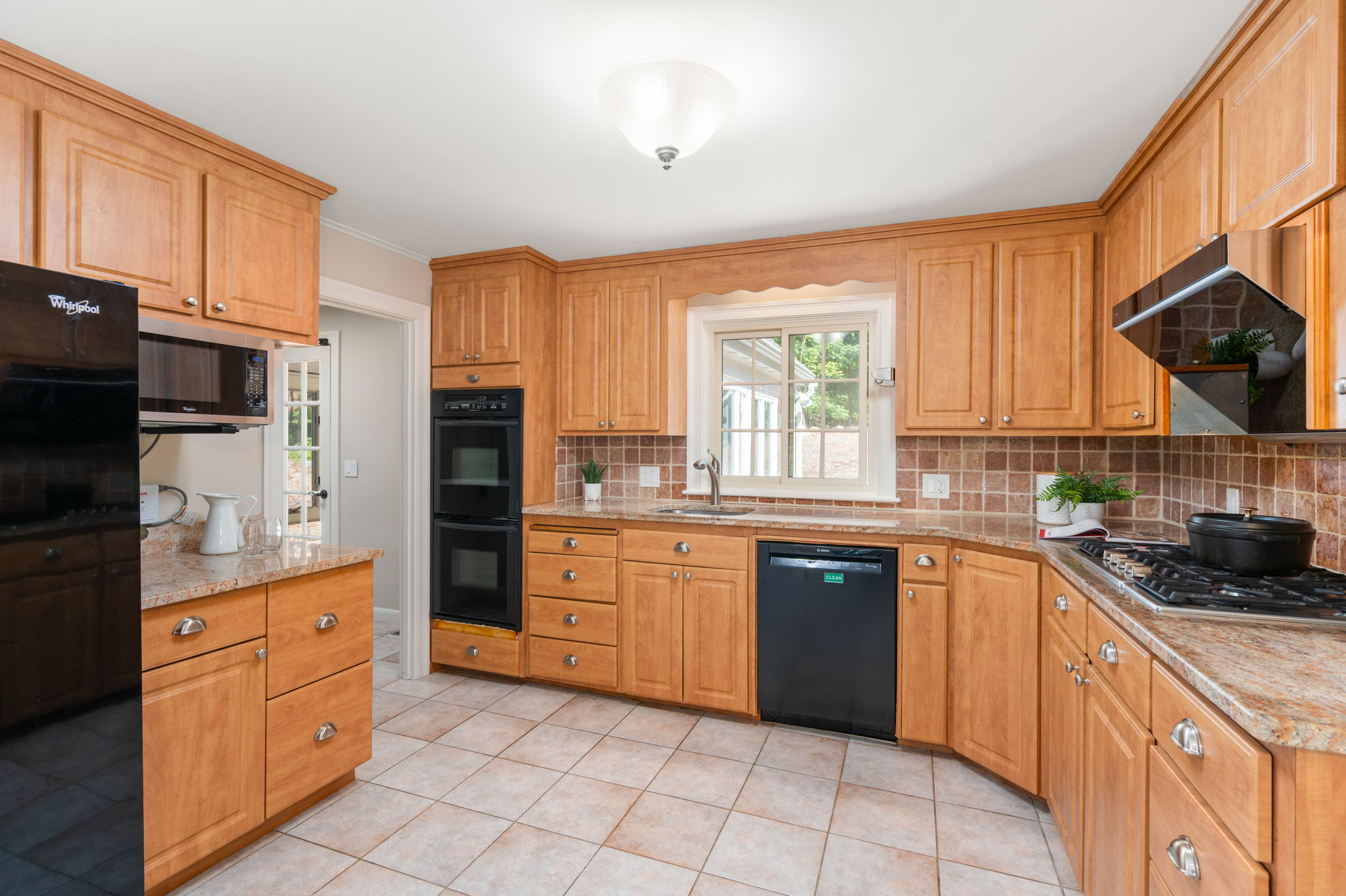  118 Newton Street, Weston, MA, 02493 - 物件實景