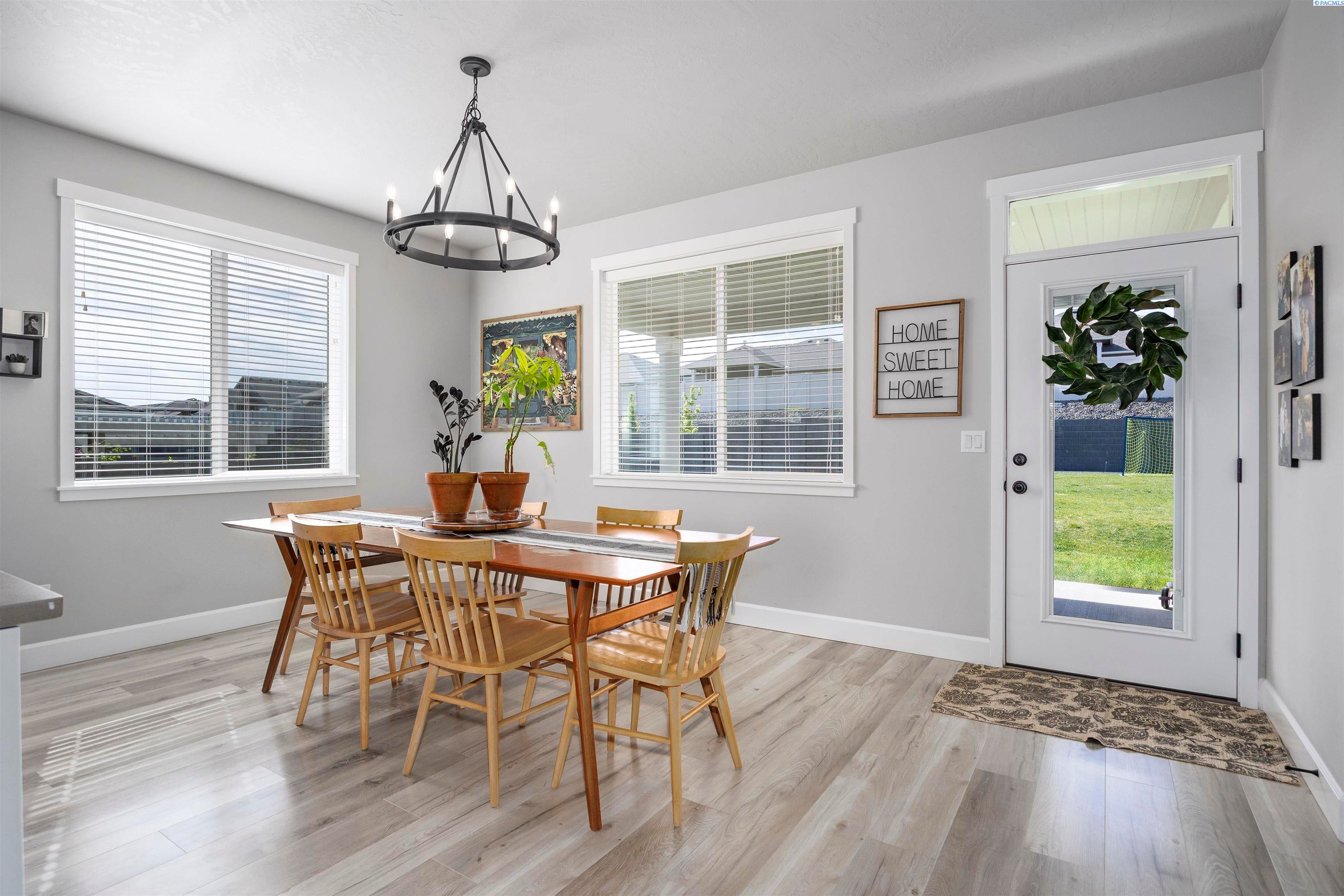 Kennewick, Washington, 99338, United States, 5 Bedrooms Bedrooms, ,3 BathroomsBathrooms,Residential,For Sale,1984207