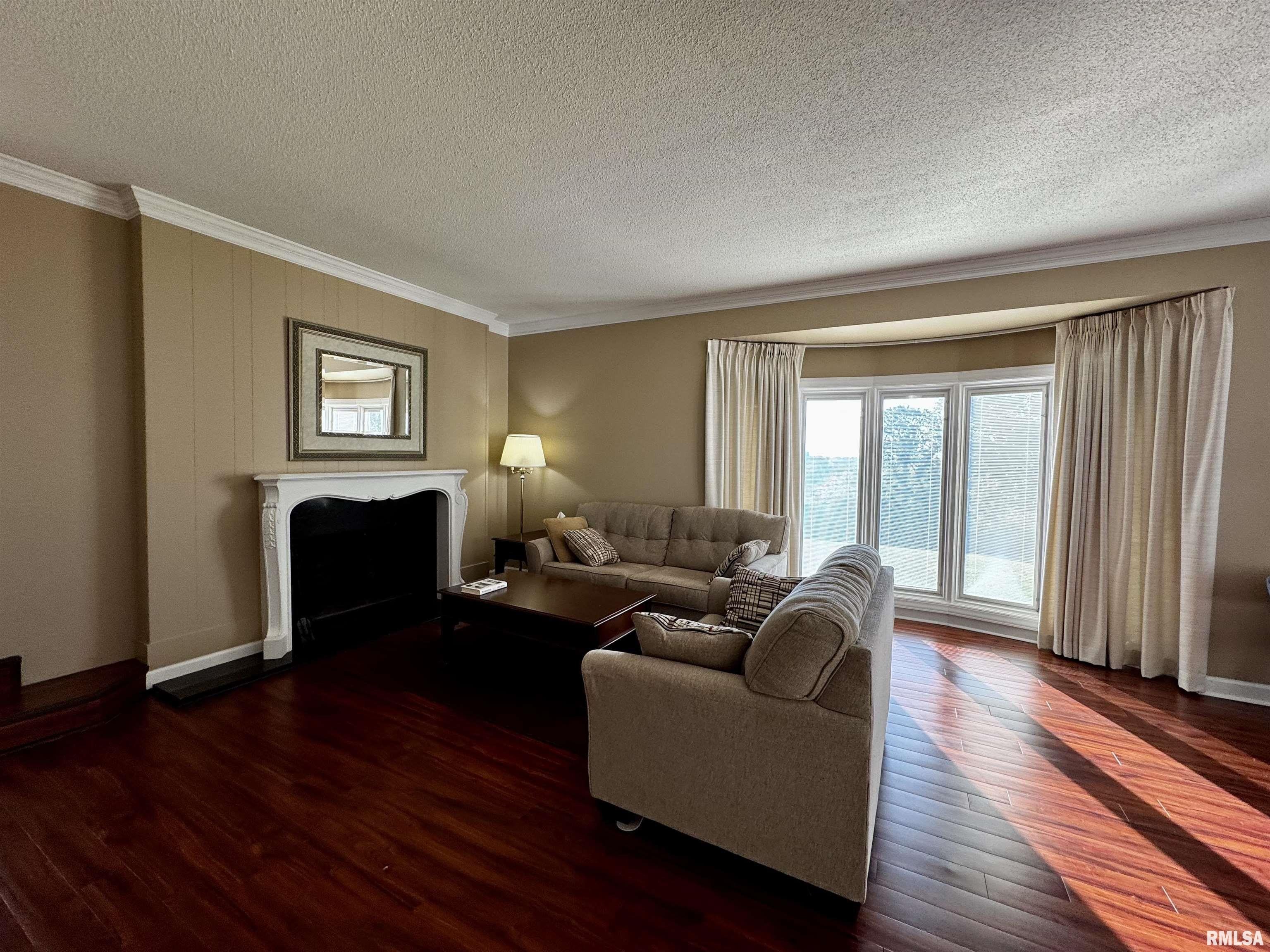 Macomb, Illinois, 61455, United States, 4 Bedrooms Bedrooms, ,6 BathroomsBathrooms,Residential,For Sale,1976758