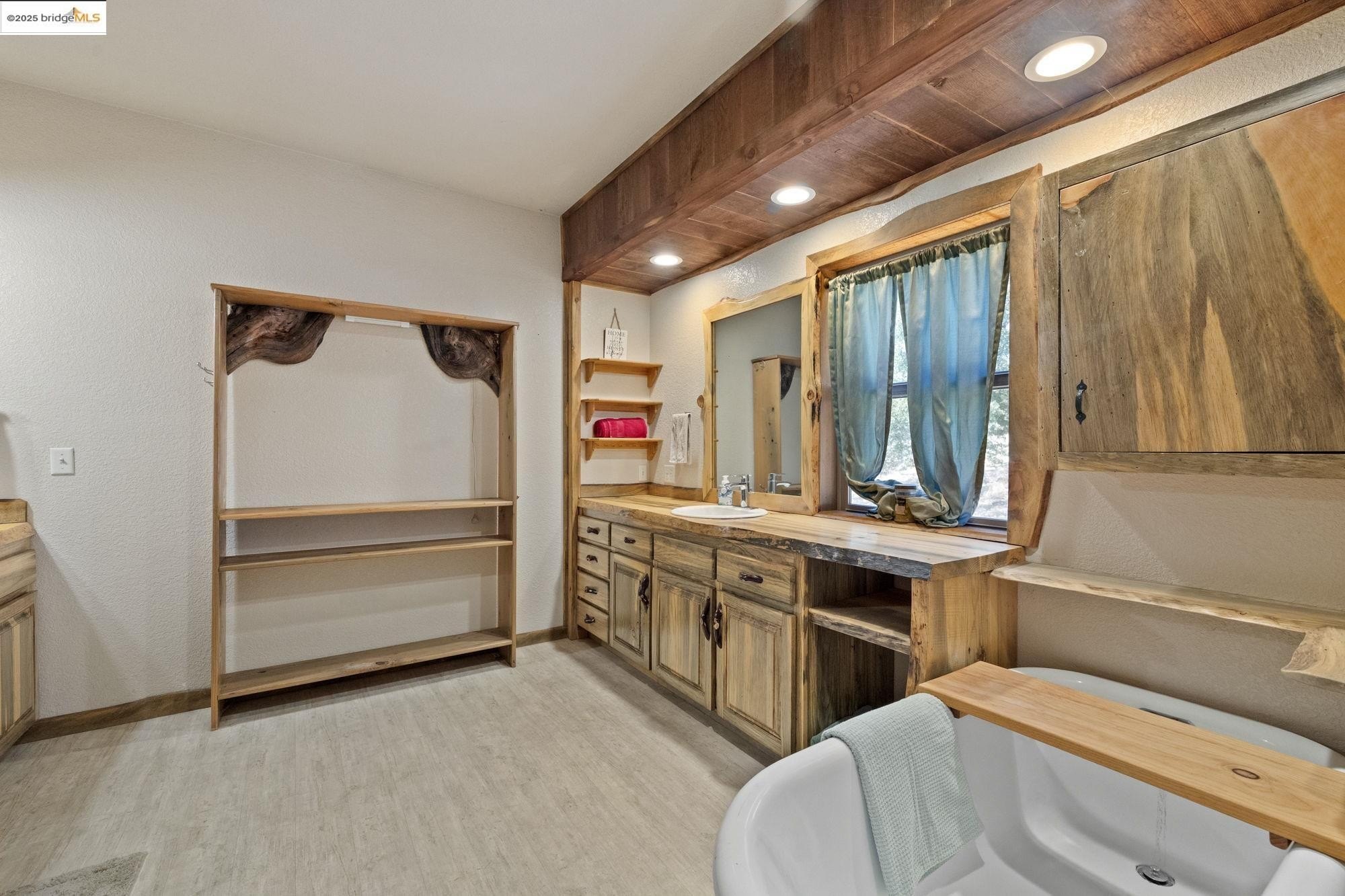 Chinese Camp, California, 95309, United States, 1 Bedroom Bedrooms, ,2 BathroomsBathrooms,Residential,For Sale,1975646