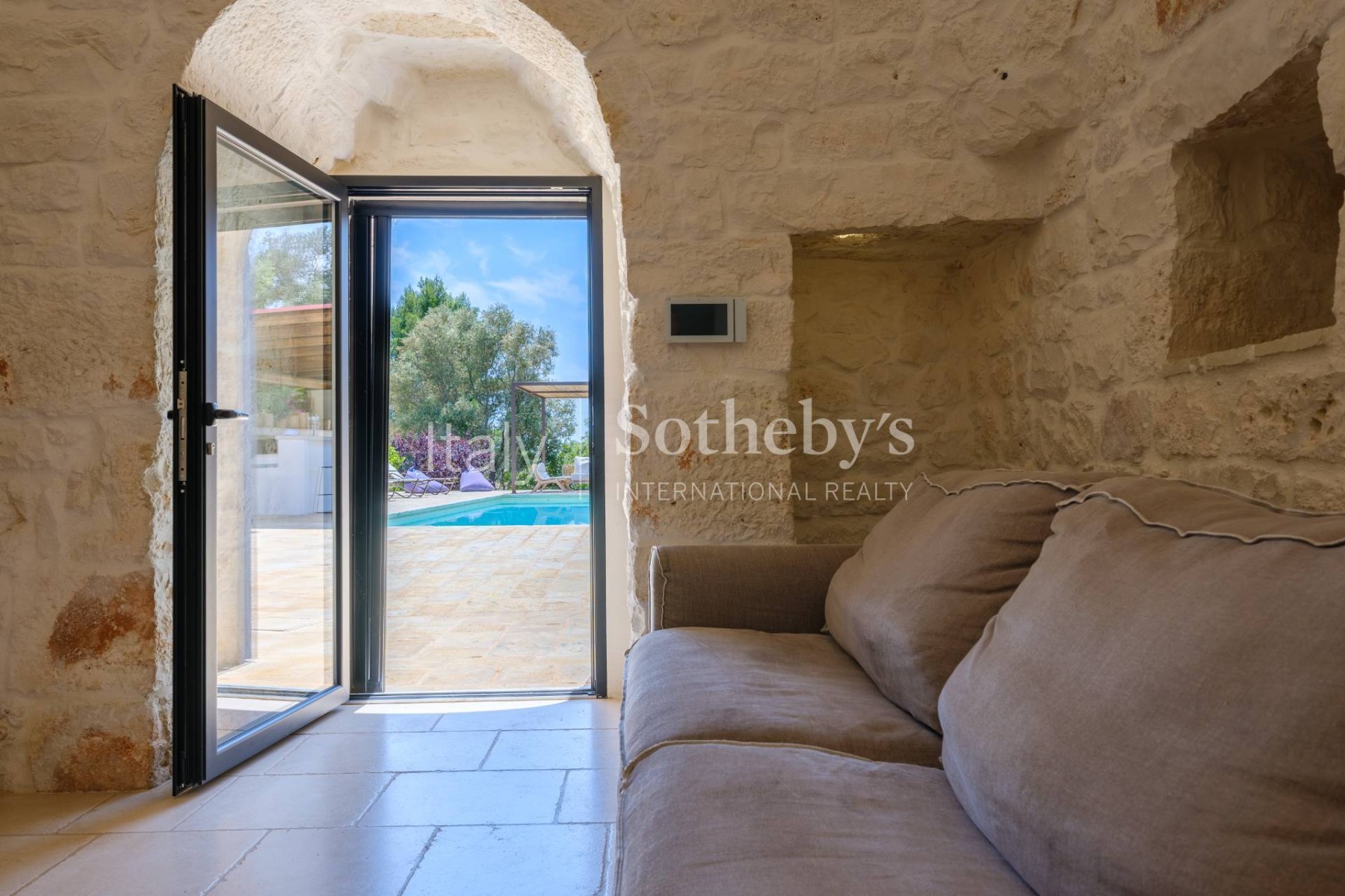  Exclusive complex of trulli with pool surrounded by greenery - 物件實景