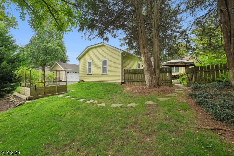 Millburn Twp., New Jersey, 07078, United States, 3 Bedrooms Bedrooms, ,3 BathroomsBathrooms,Residential,For Sale,1988129