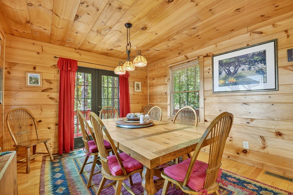 Blue Ridge, Georgia, 30513, United States, 3 Bedrooms Bedrooms, ,3 BathroomsBathrooms,Residential,For Sale,1965953