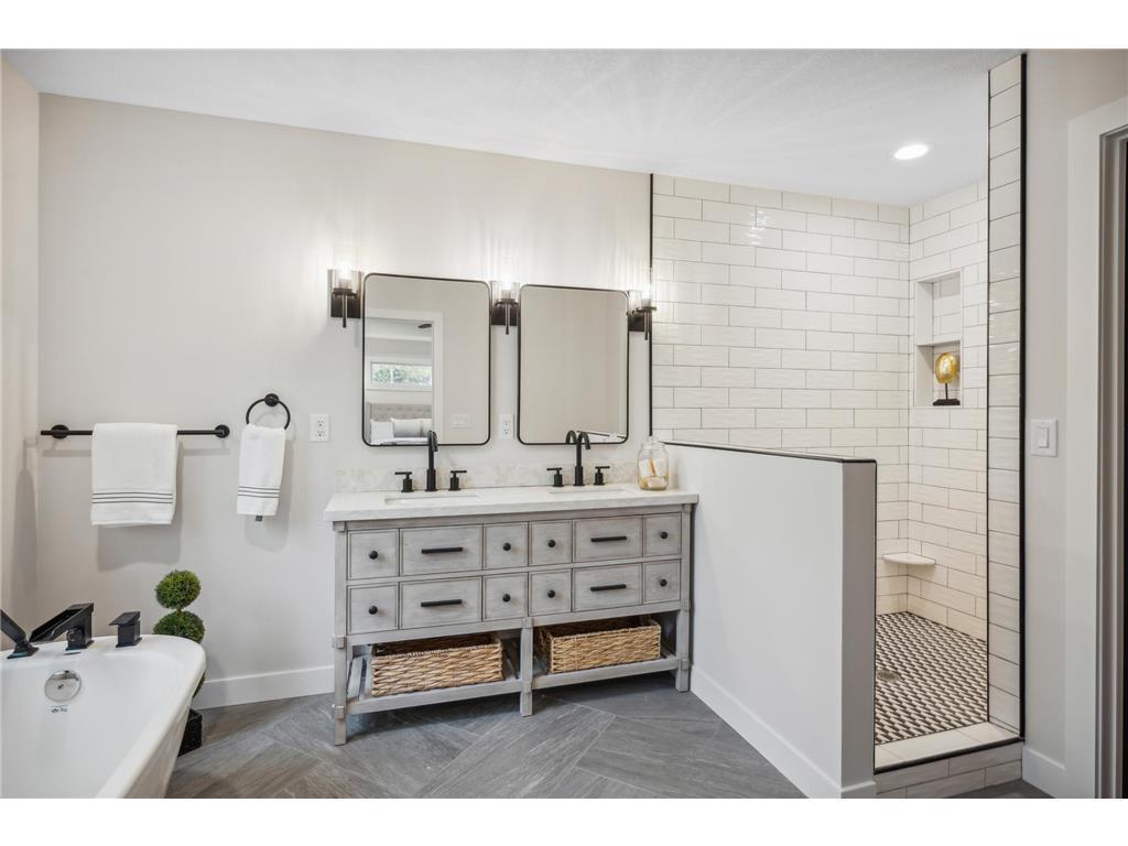 White Bear Lake, Minnesota, 55110, United States, 4 Bedrooms Bedrooms, ,2 BathroomsBathrooms,Residential,For Sale,1987781