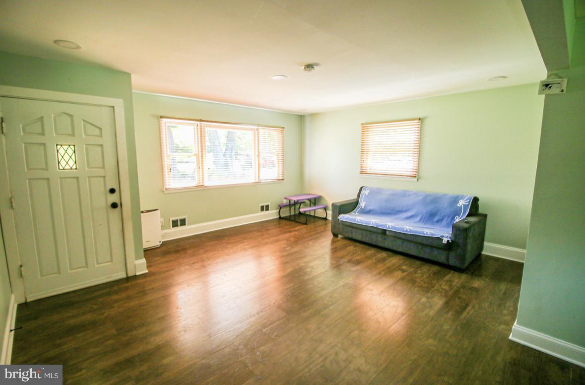 Annapolis, Maryland, 21409, United States, 5 Bedrooms Bedrooms, ,2 BathroomsBathrooms,Residential,For Sale,1891353