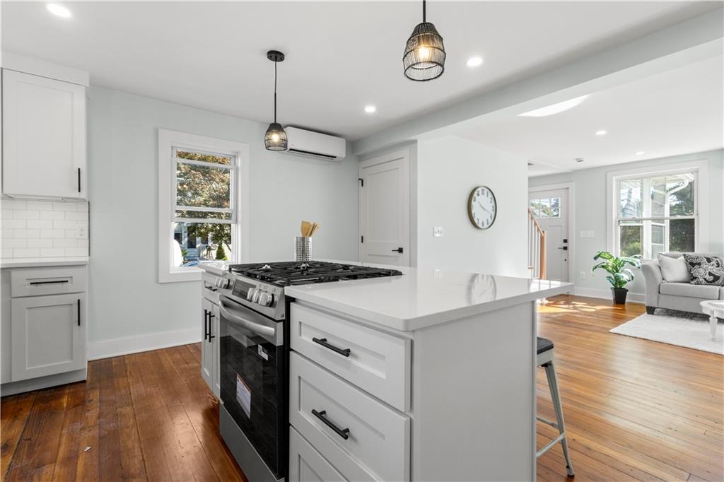 Warwick, Rhode Island, 02888, United States, 3 Bedrooms Bedrooms, ,3 BathroomsBathrooms,Residential,For Sale,2005578