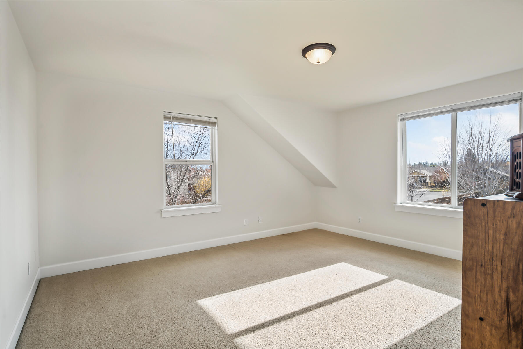 Bend, Oregon, 97702, United States, 4 Bedrooms Bedrooms, ,4 BathroomsBathrooms,Residential,For Sale,1992804