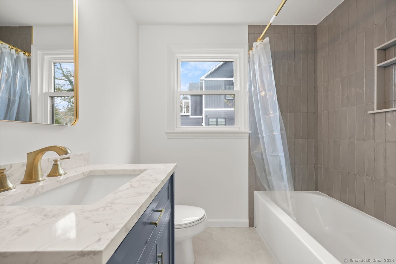 Milford, Connecticut, 06460, United States, 5 Bedrooms Bedrooms, ,3 BathroomsBathrooms,Residential,For Sale,1913239