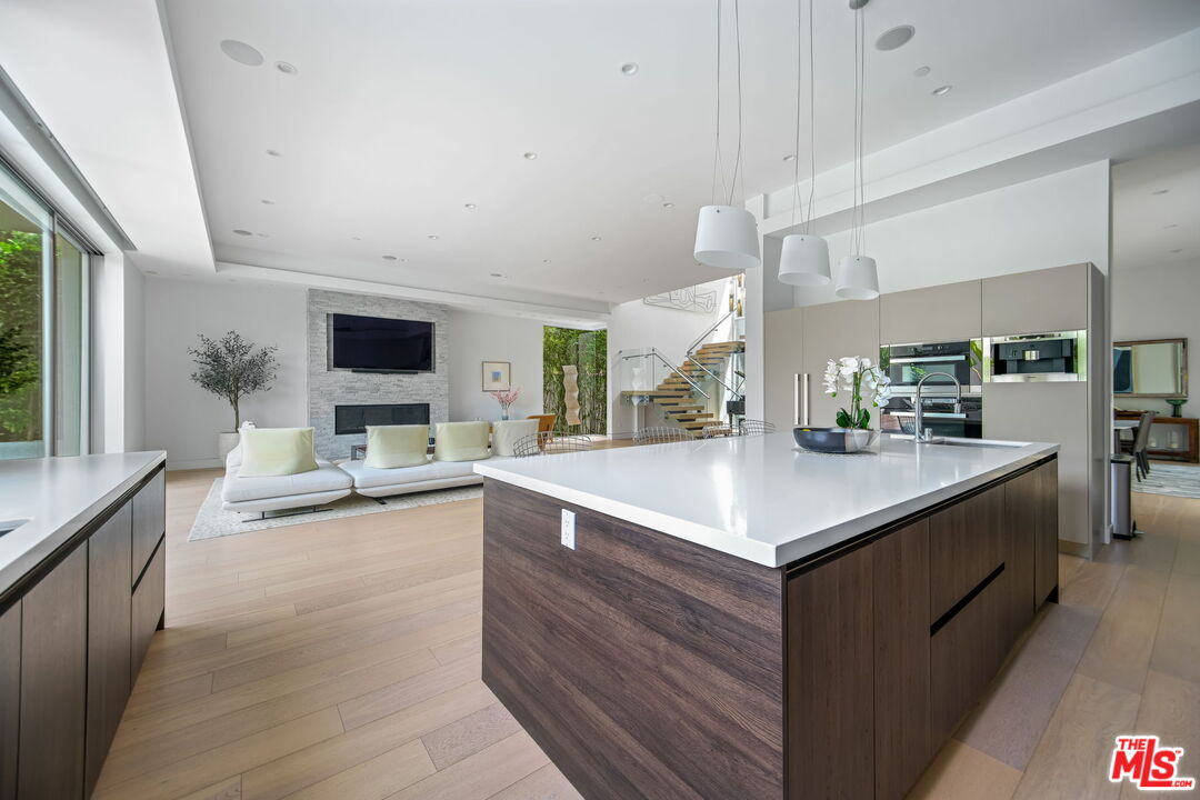 Los Angeles, California, 90046, United States, 5 Bedrooms Bedrooms, ,2 BathroomsBathrooms,Residential,For Sale,1829471