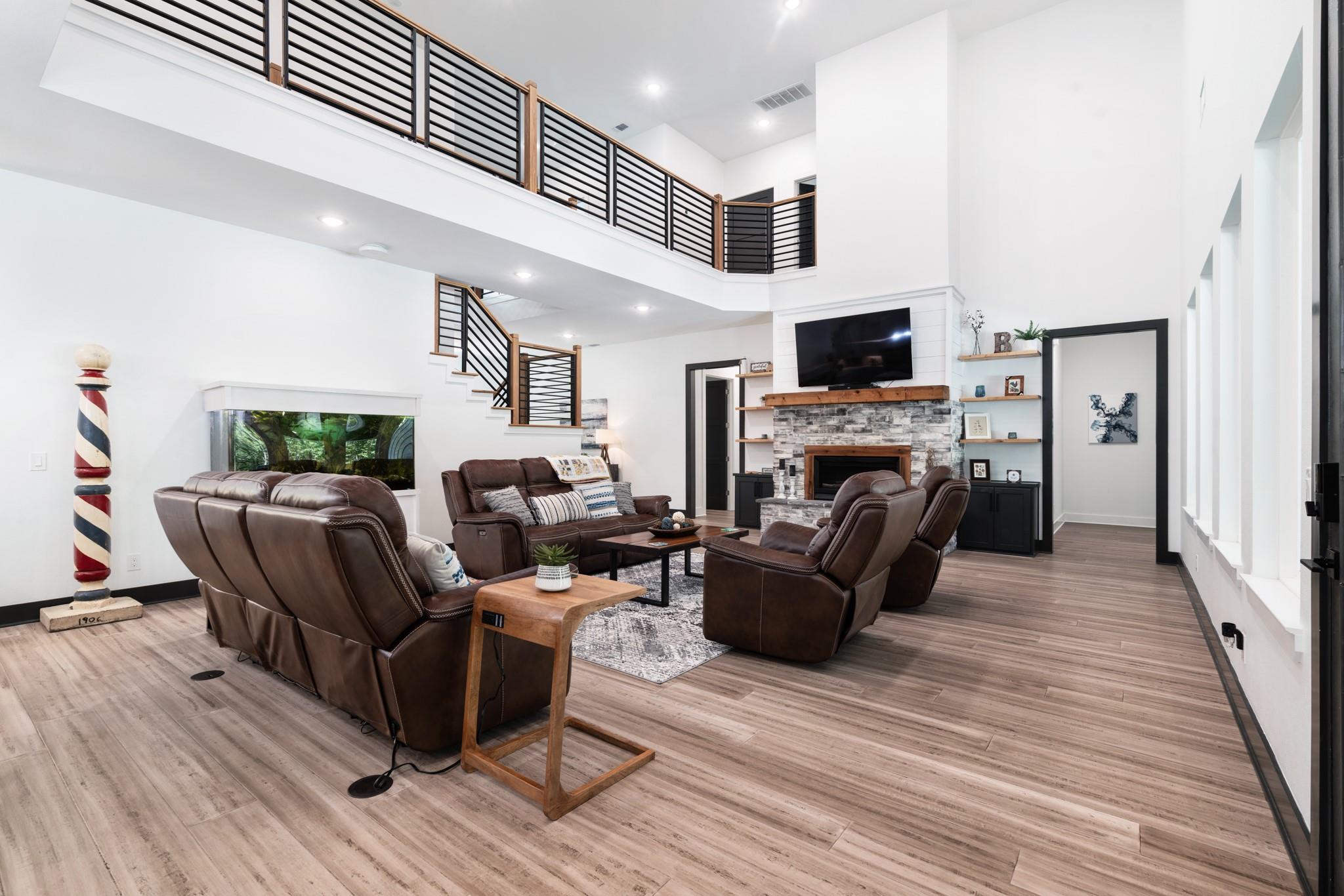 Paris, Texas, 75462, United States, 6 Bedrooms Bedrooms, ,5 BathroomsBathrooms,Residential,For Sale,1982546