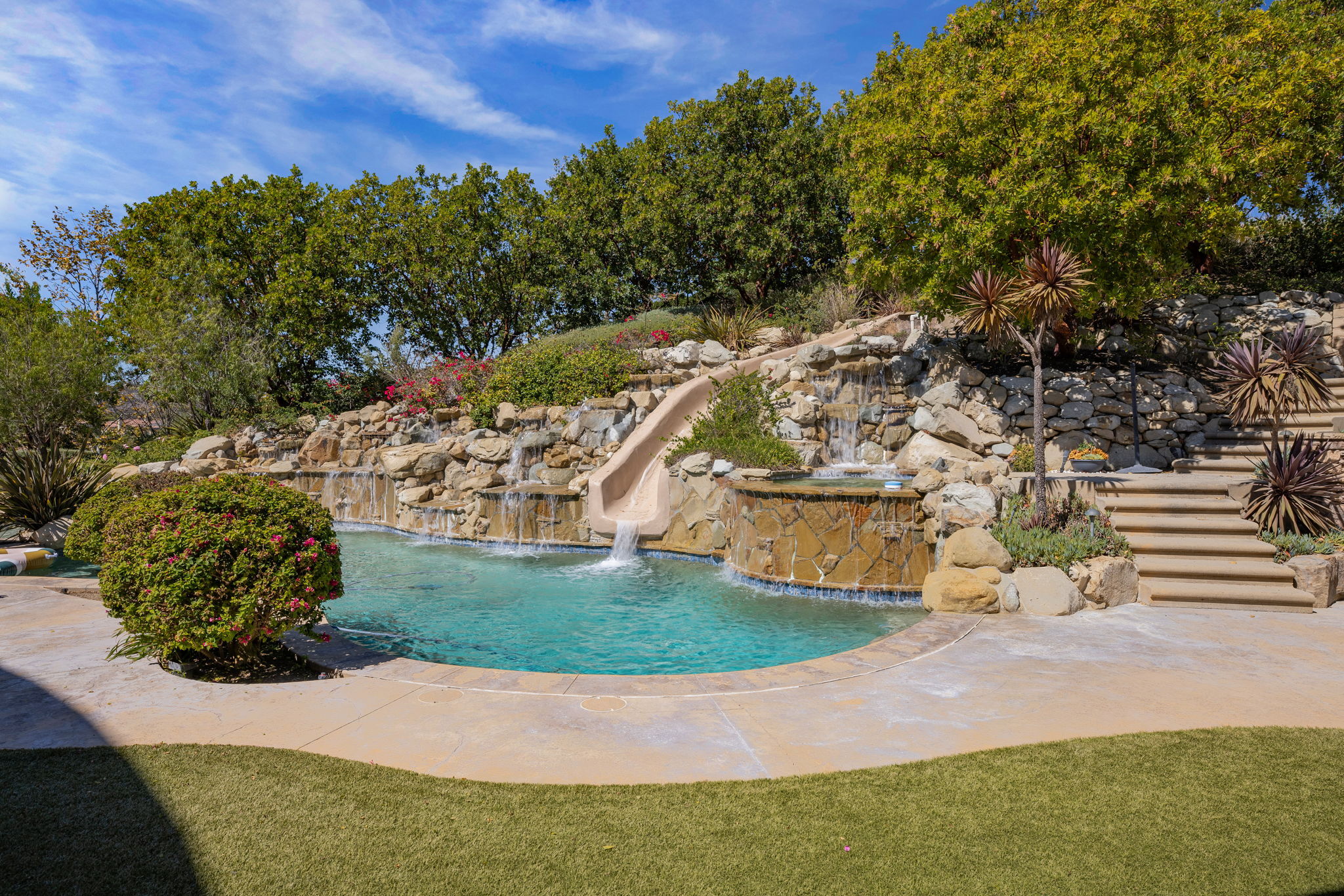  710   Rancho Dos Vientos Dr - 物件實景