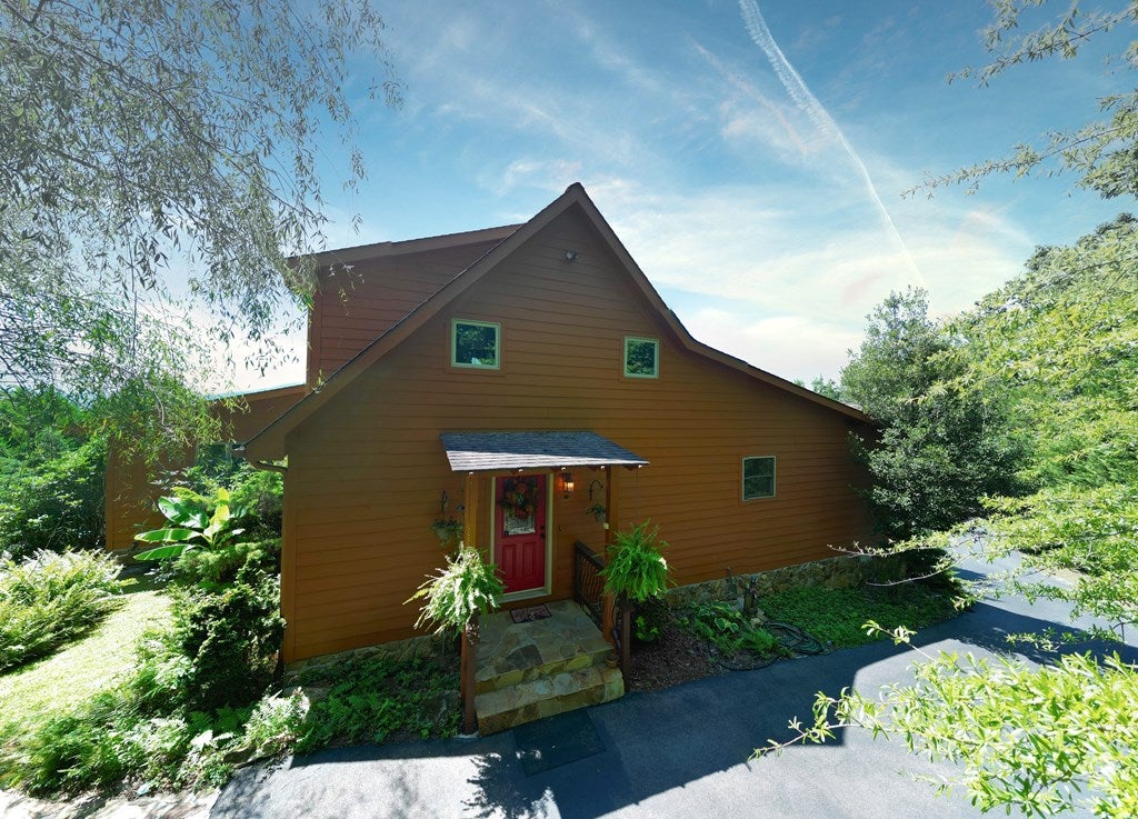 Hayesville, North Carolina, 28904, United States, 3 Bedrooms Bedrooms, ,4 BathroomsBathrooms,Residential,For Sale,1919513