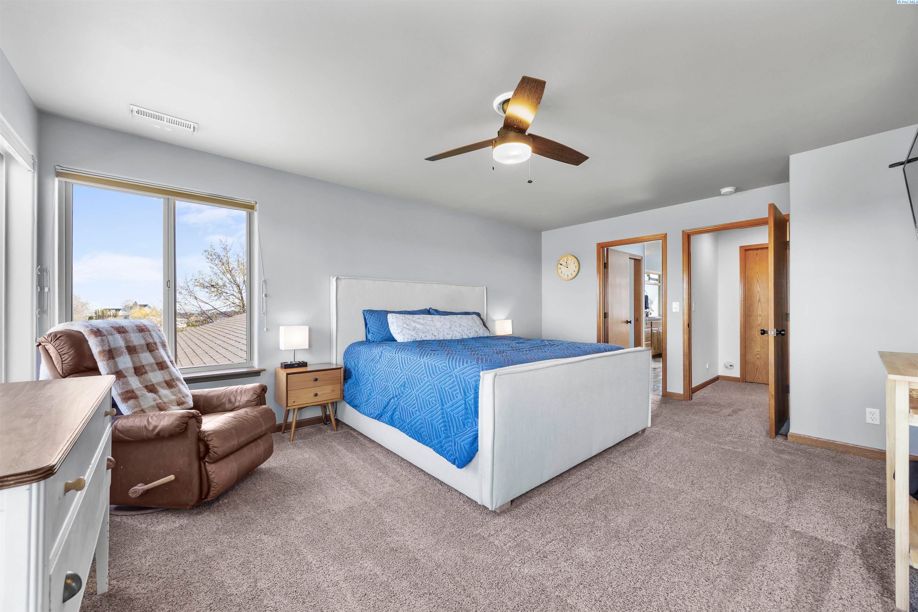 West Richland, Washington, 99353, United States, 4 Bedrooms Bedrooms, ,4 BathroomsBathrooms,Residential,For Sale,2031240
