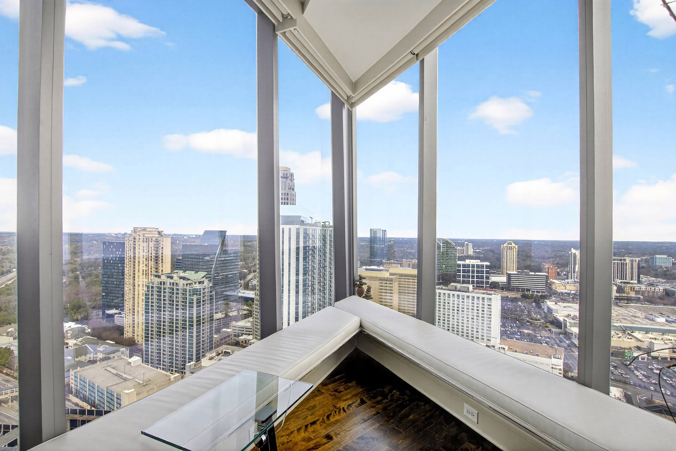  Stunning Luxury Condo, Perched on the 29th Floor - 物件實景