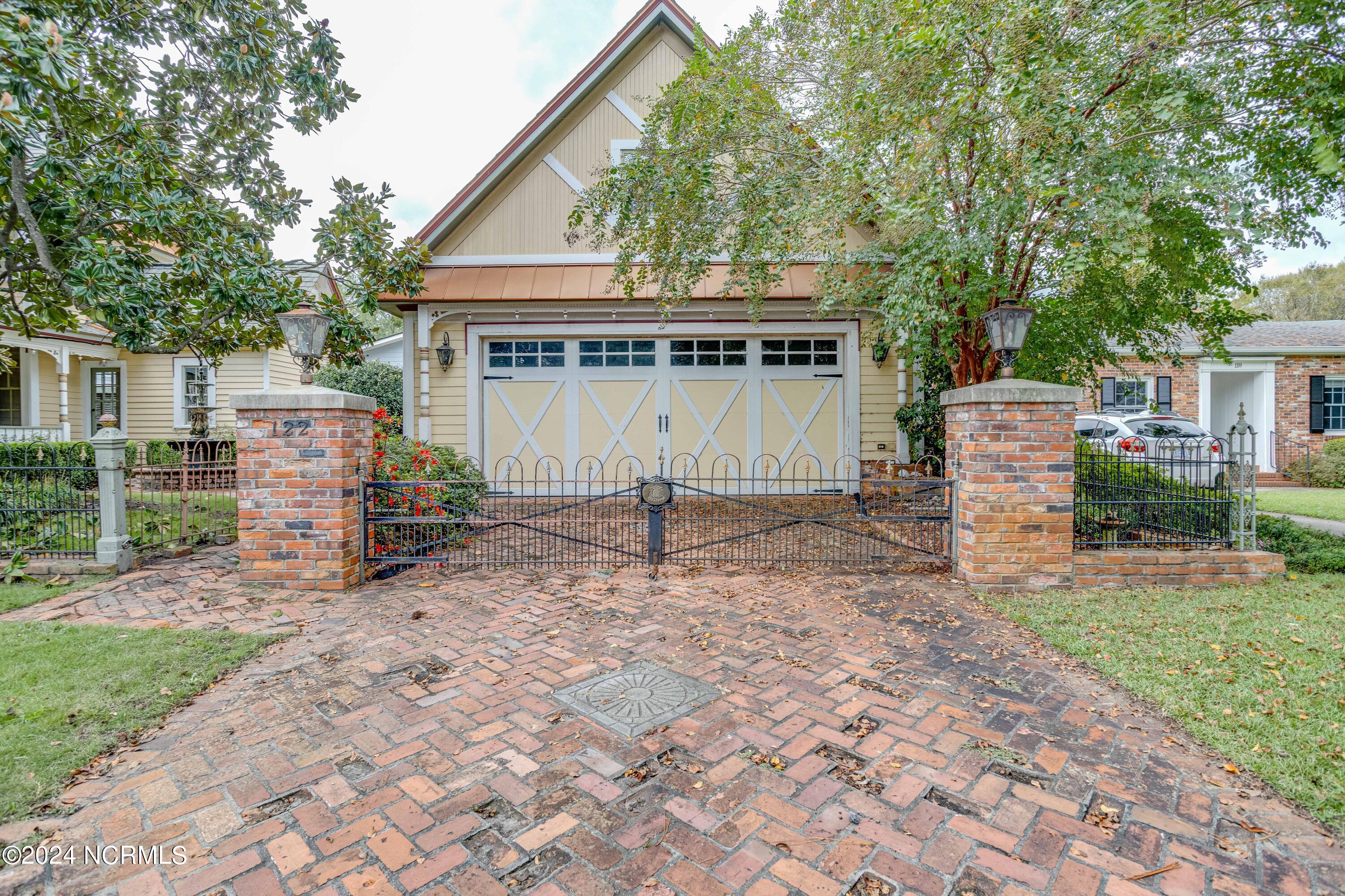 122 S Academy Street, Washington, North Carolina, 27889, United States, 3 Bedrooms Bedrooms, ,4 BathroomsBathrooms,Residential,For Sale,122 S Academy Street,1639244