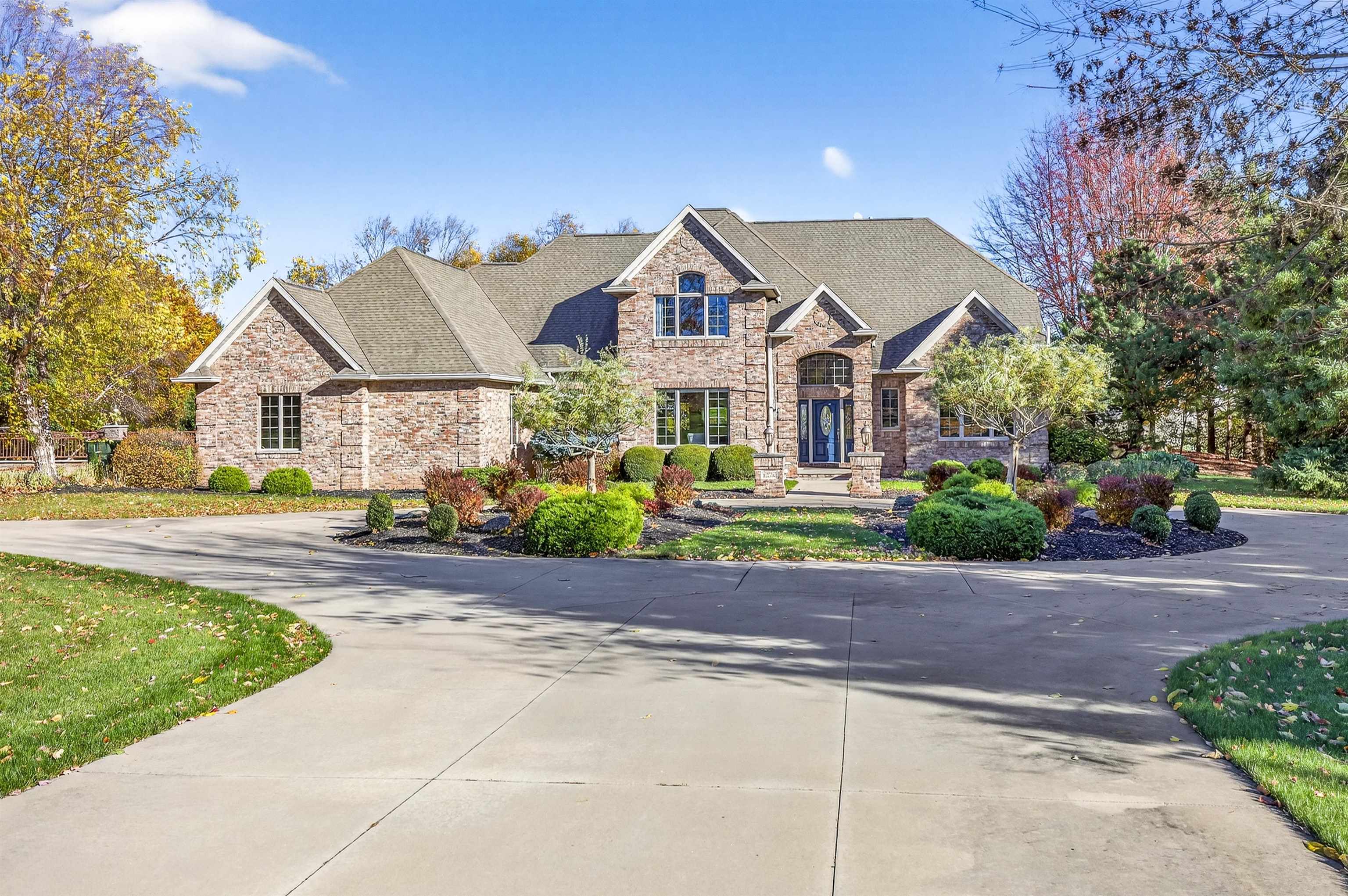 NEENAH, Wisconsin, 54956, United States, 5 Bedrooms Bedrooms, ,6 BathroomsBathrooms,Residential,For Sale,1992991