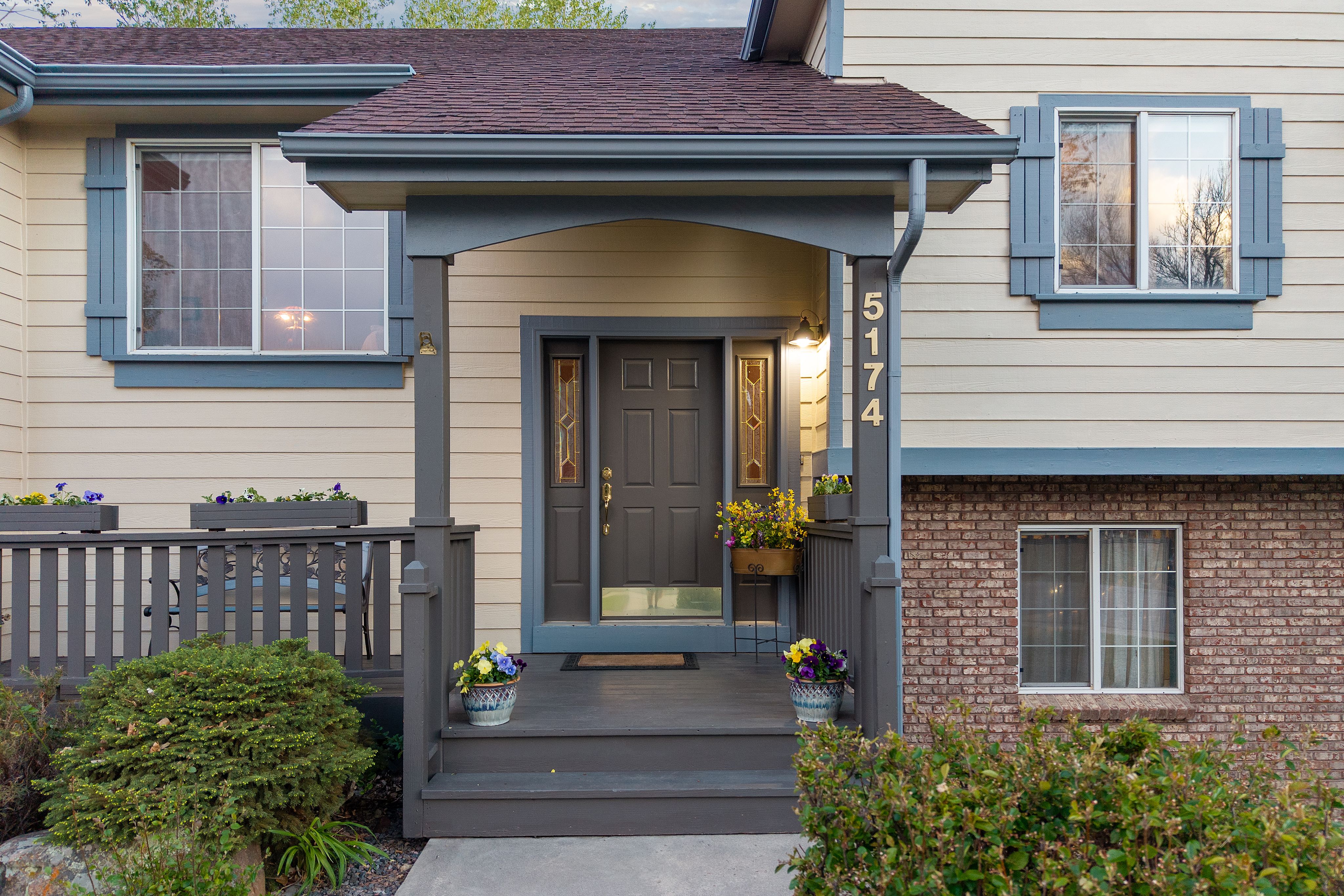  Custom-built home offers a rare combination of character, and privacy - 物件實景